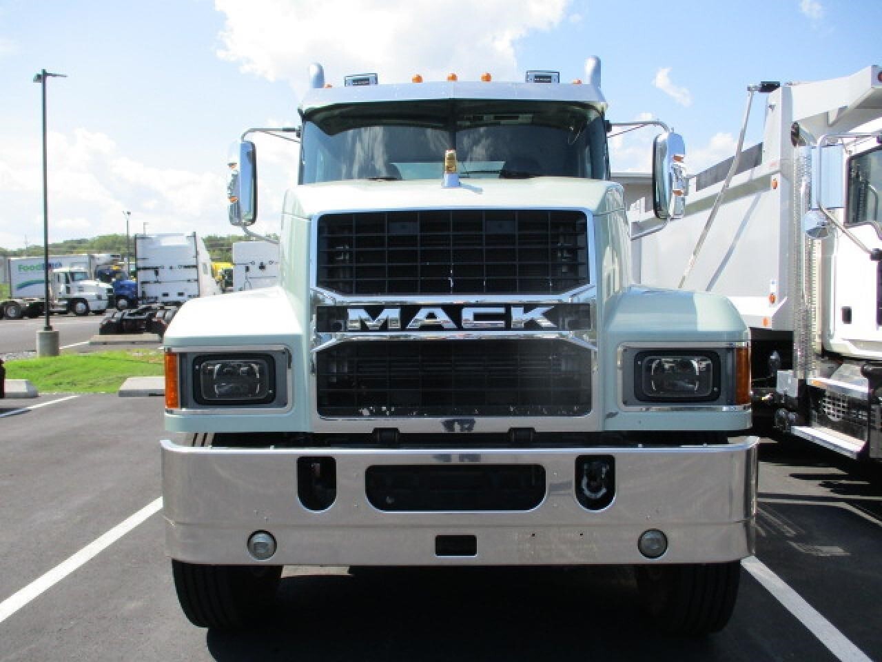 2022 Mack PINNACLE