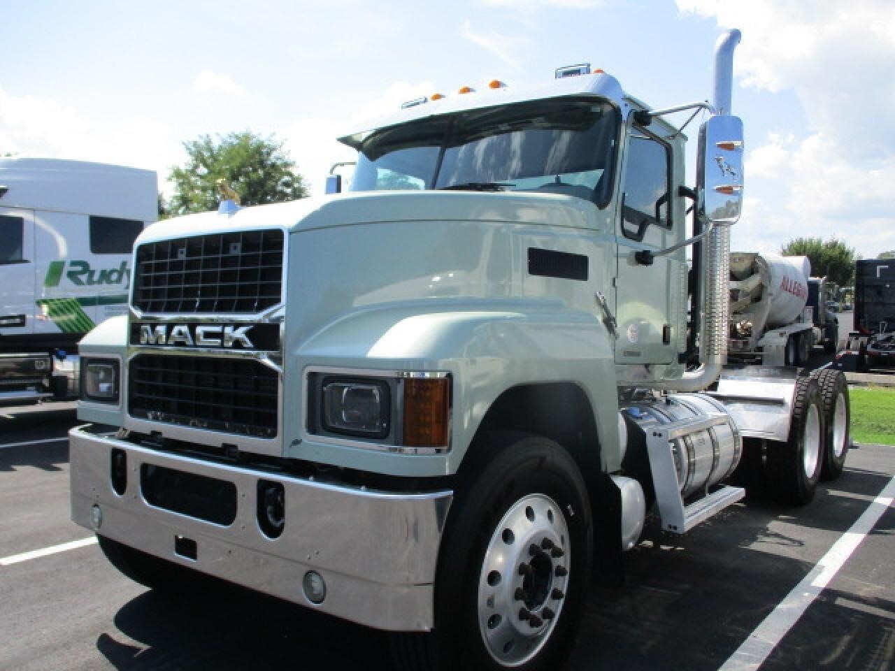2022 Mack PINNACLE