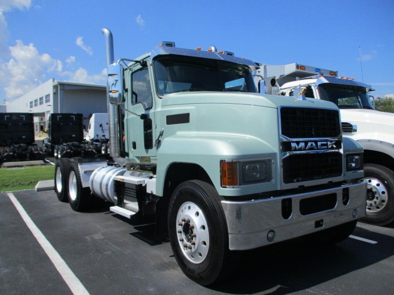 Photo of 2022 Mack PINNACLE