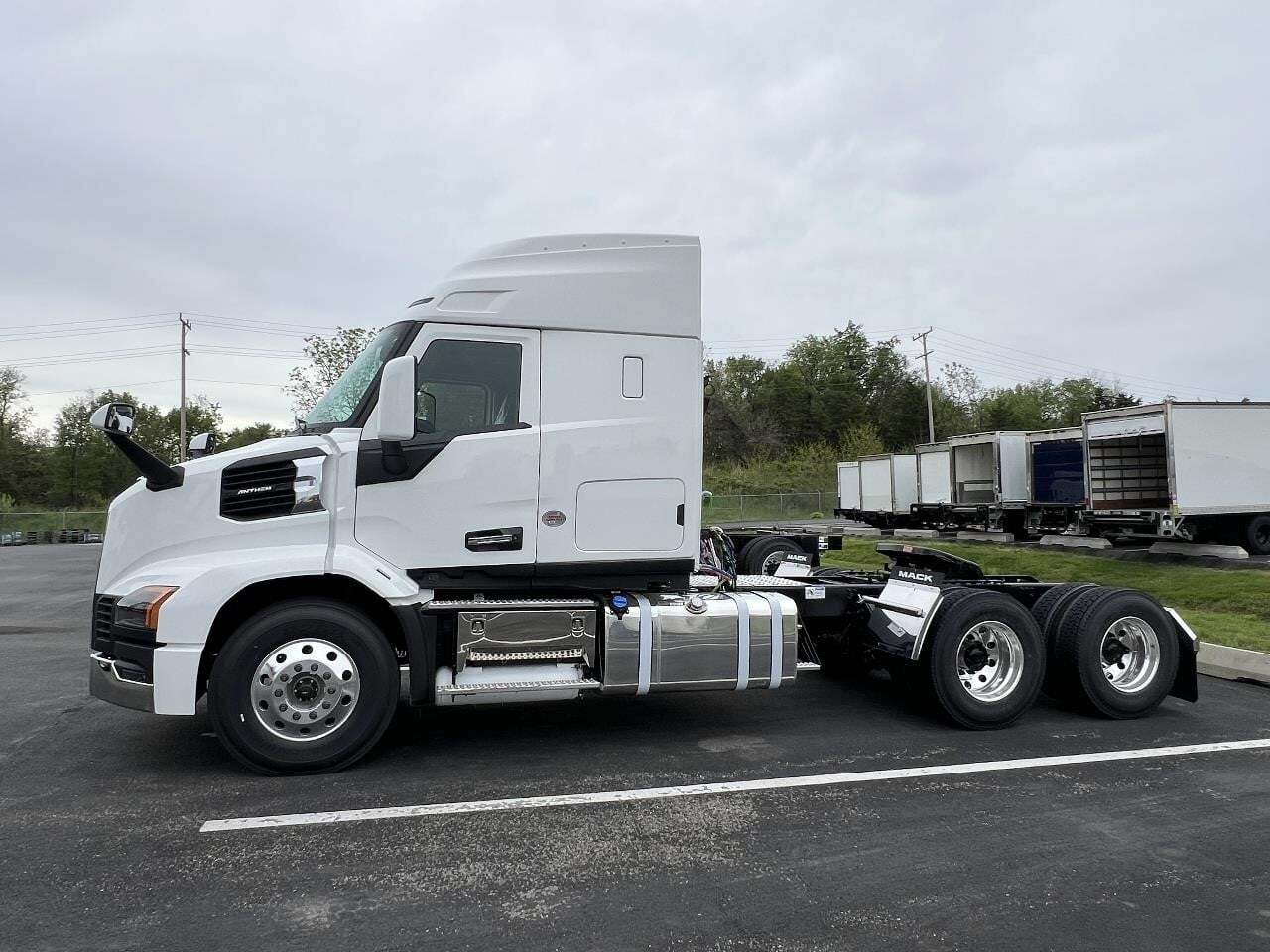 2027 Mack ANTHEM 64T