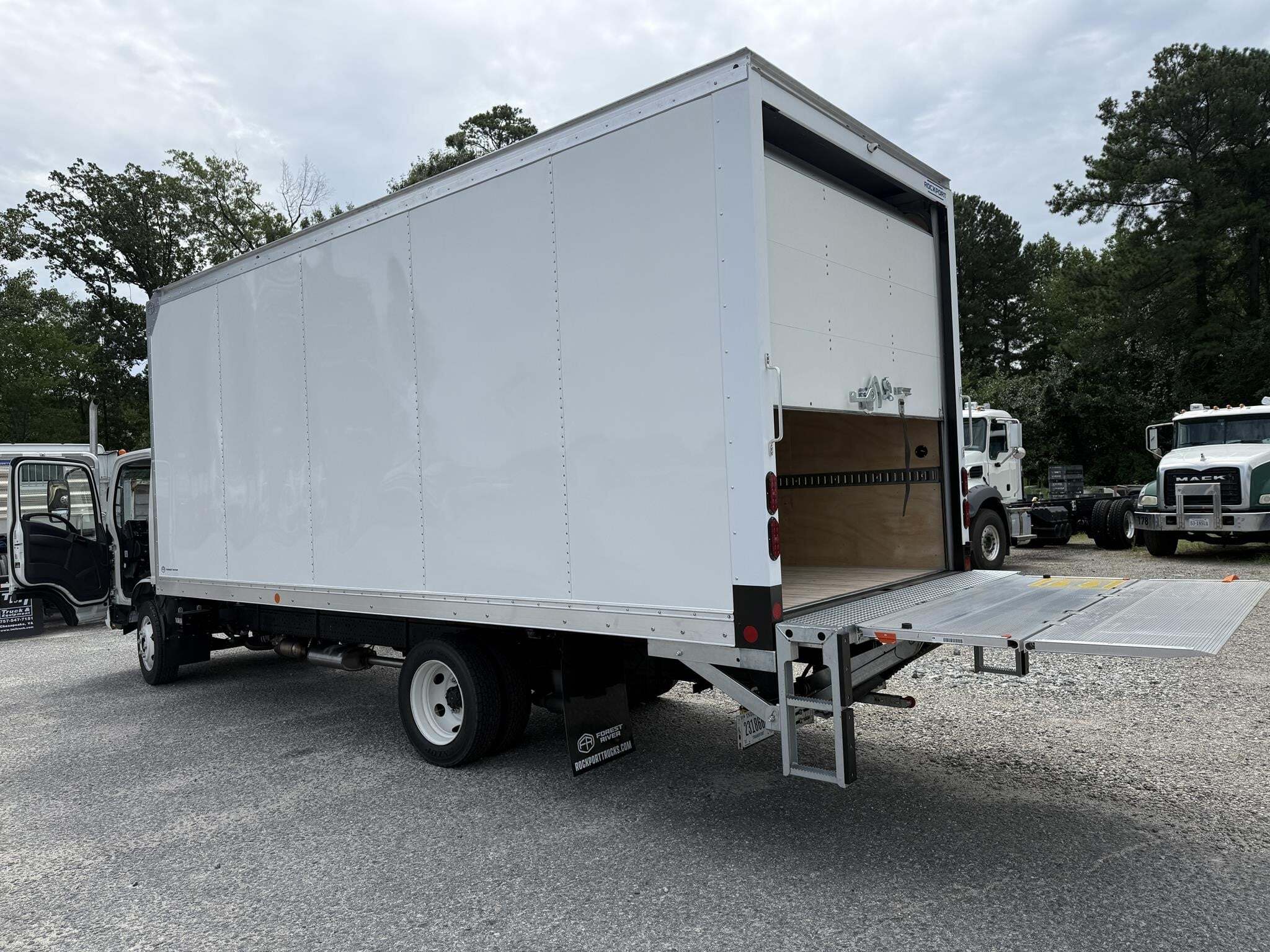 2026 Isuzu NPR HD