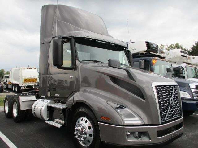 2024 Volvo VNL64T300