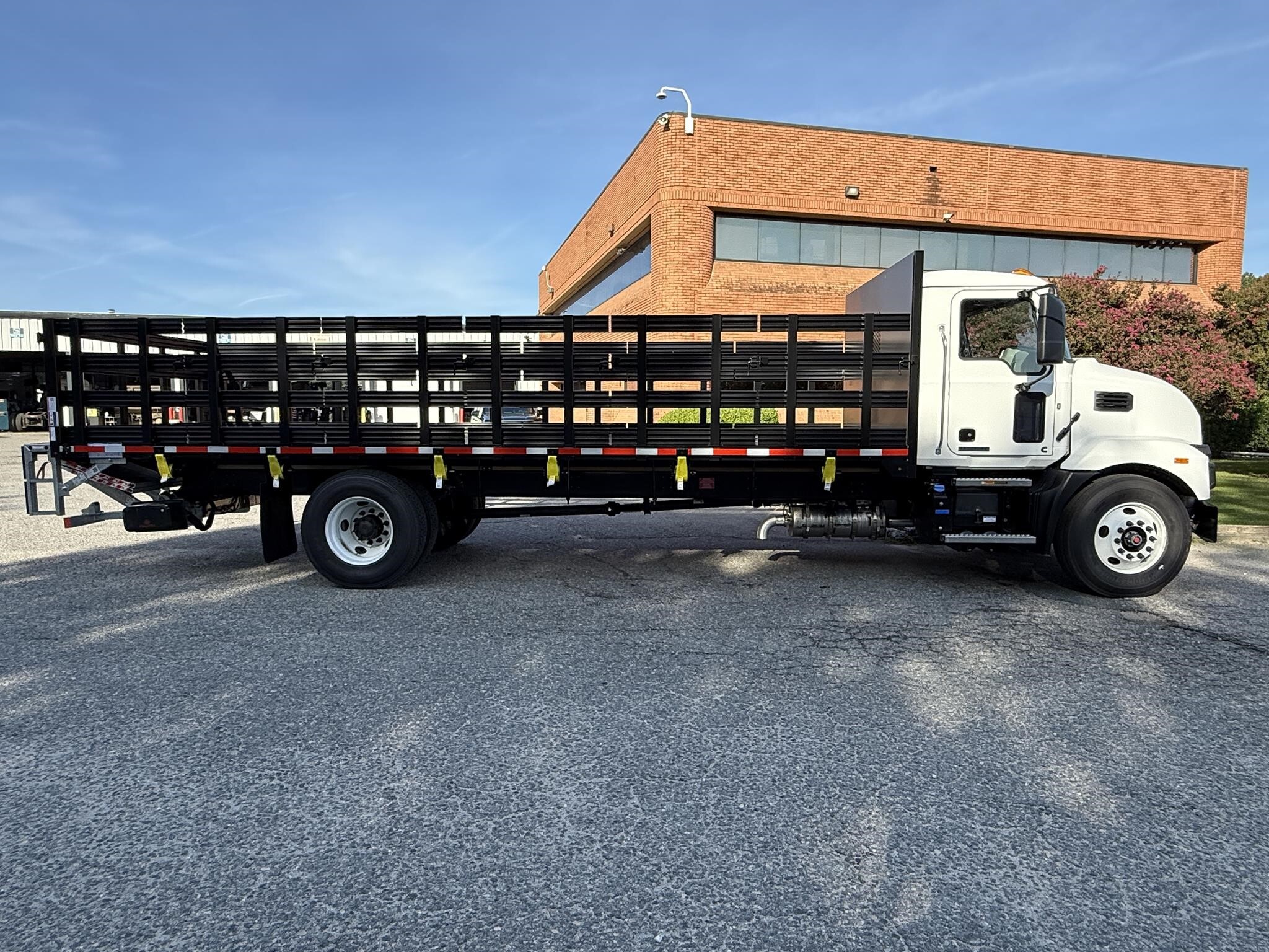 2027 Mack MD6