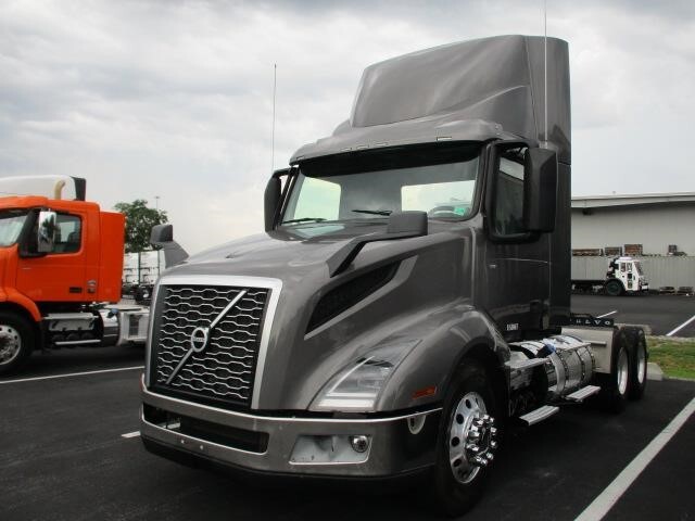 Photo of 2024 Volvo VNL64T300