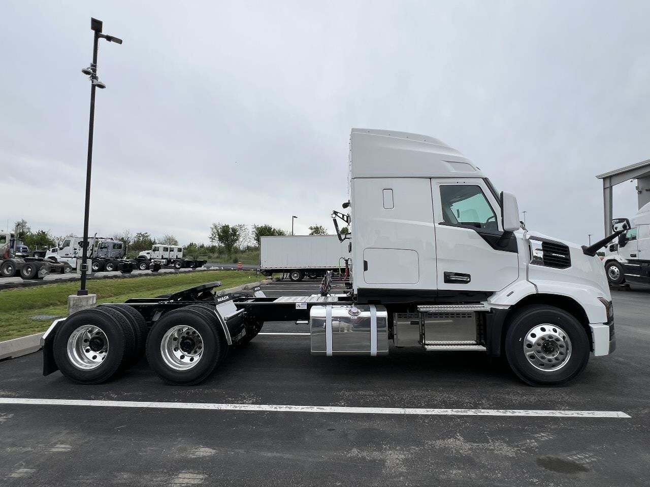 2027 Mack ANTHEM 64T