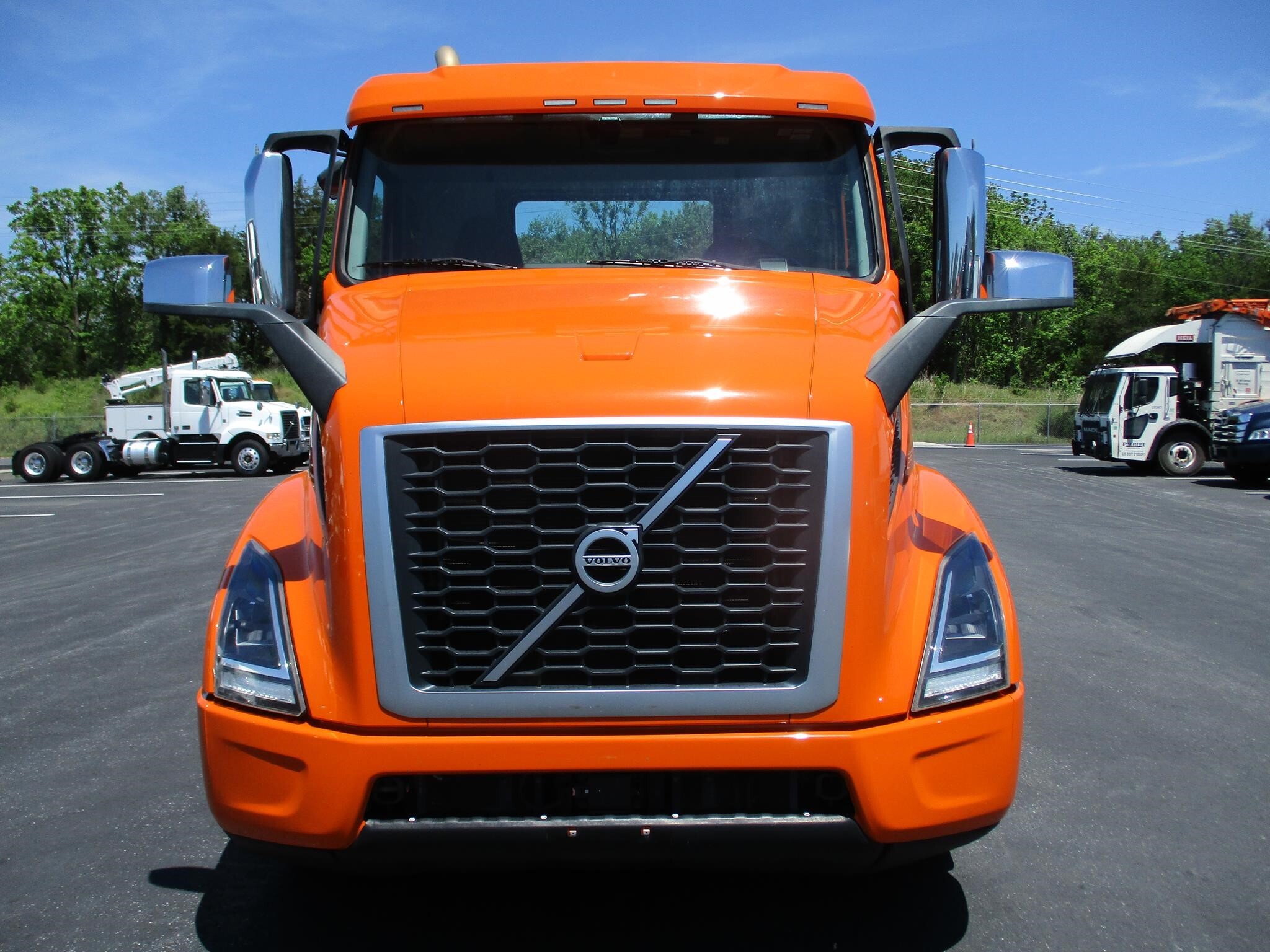 2022 Volvo VNR64T300