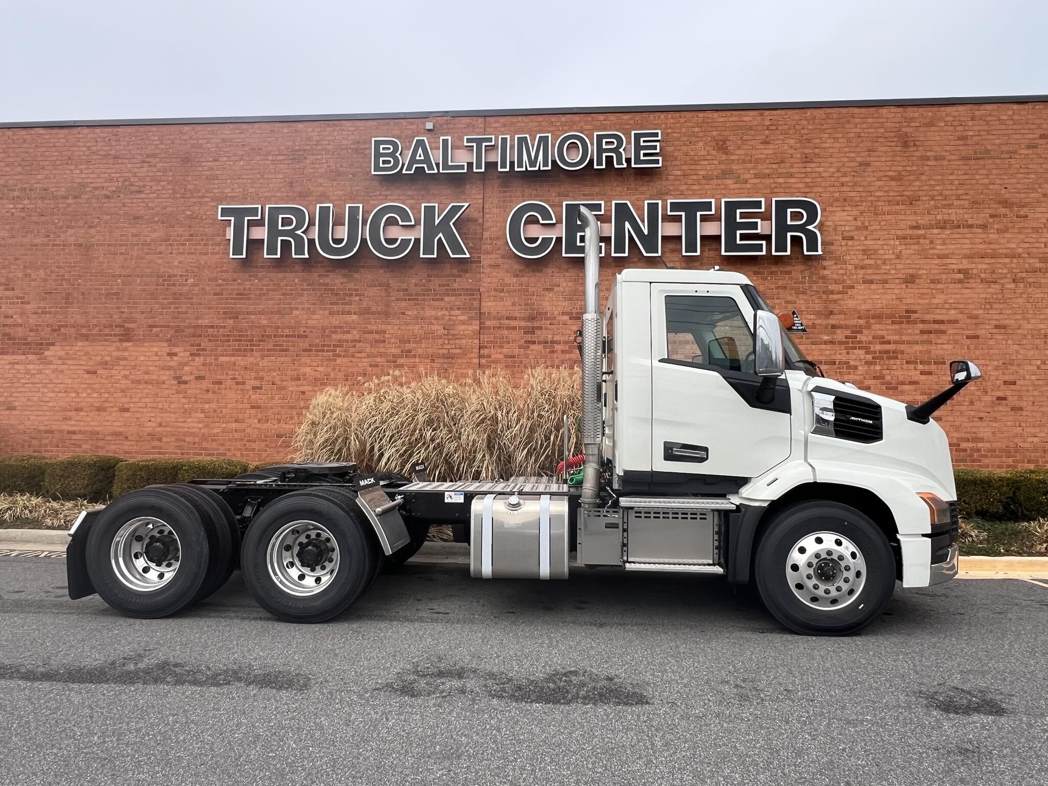 2027 Mack ANTHEM 64T