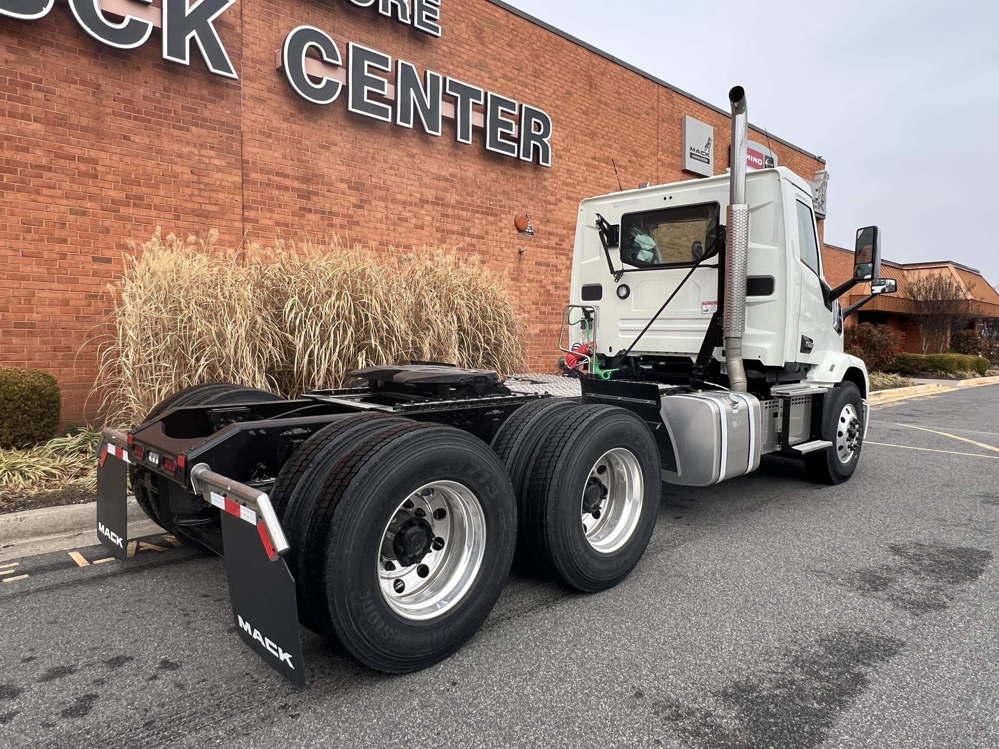 2027 Mack ANTHEM 64T
