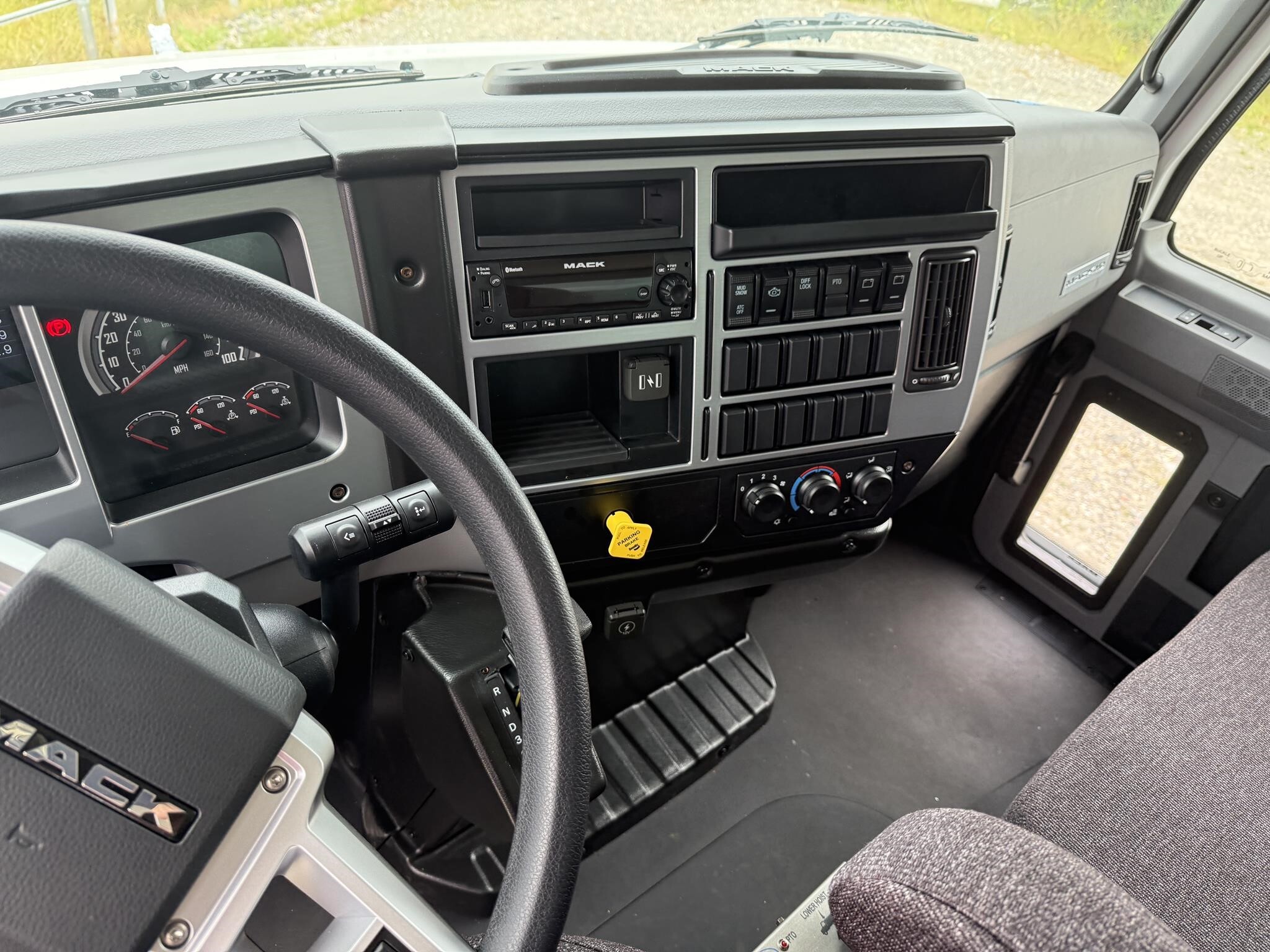 2027 Mack MD6