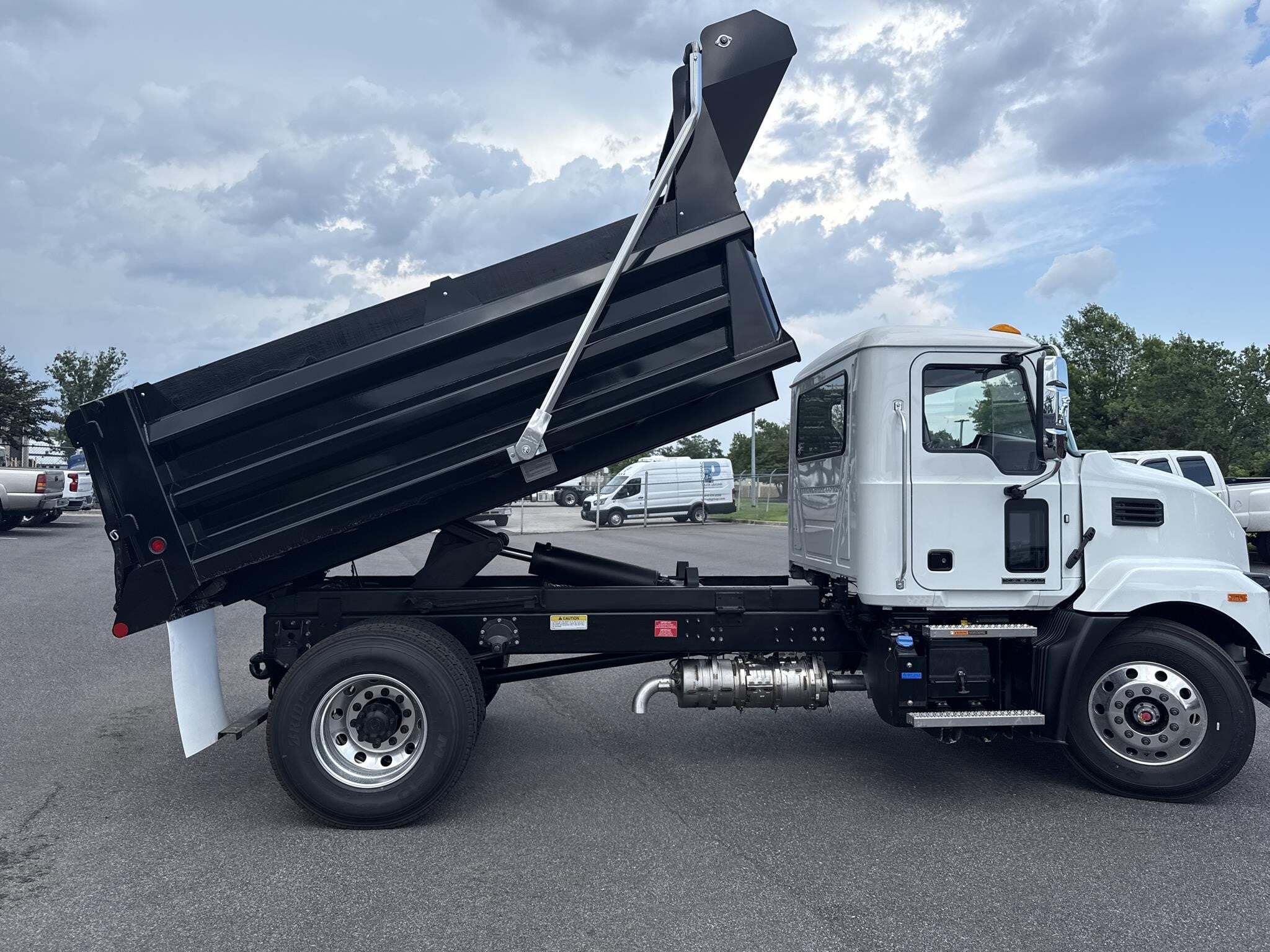 2027 Mack MD6
