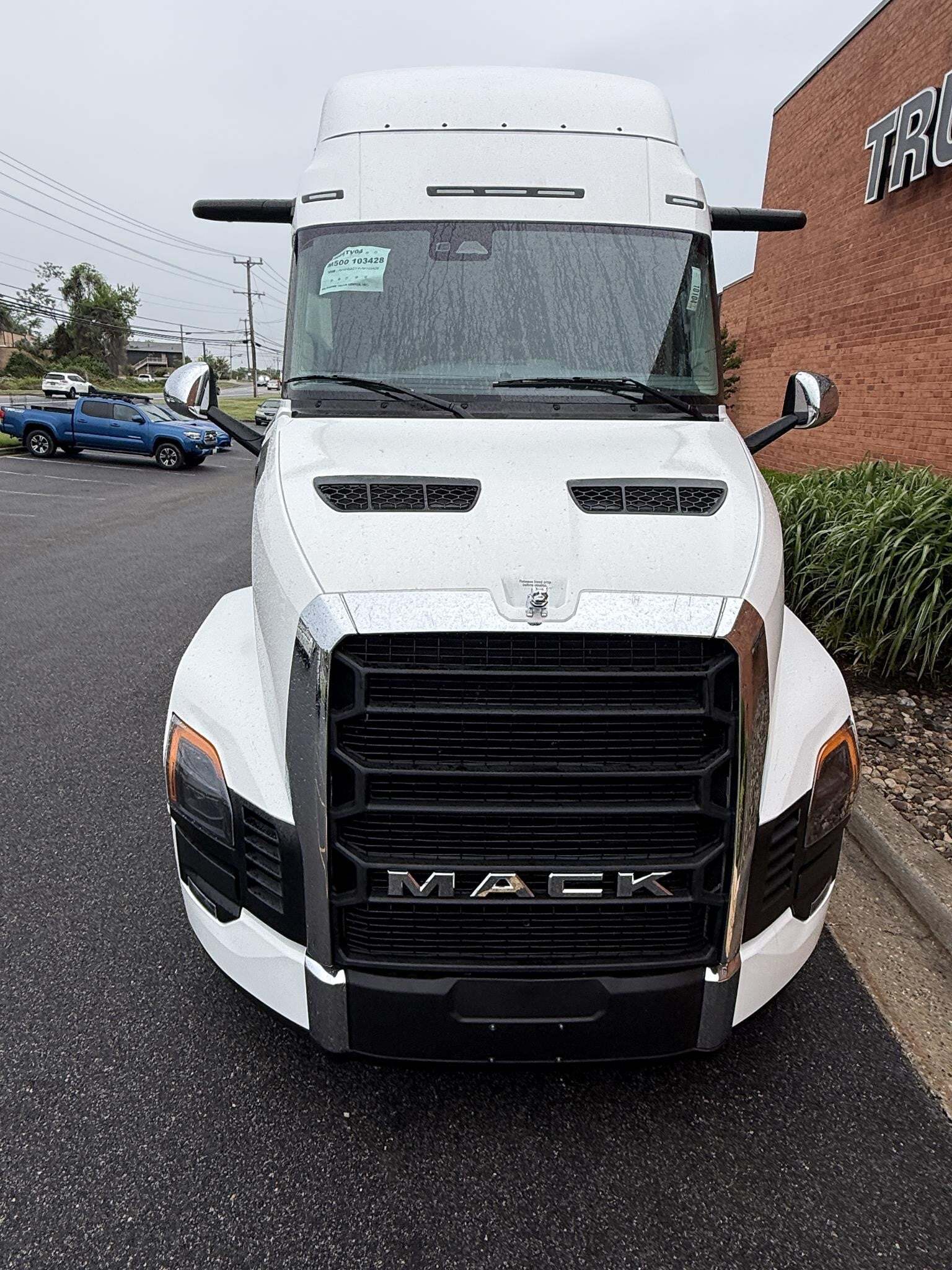 2027 Mack PIONEER