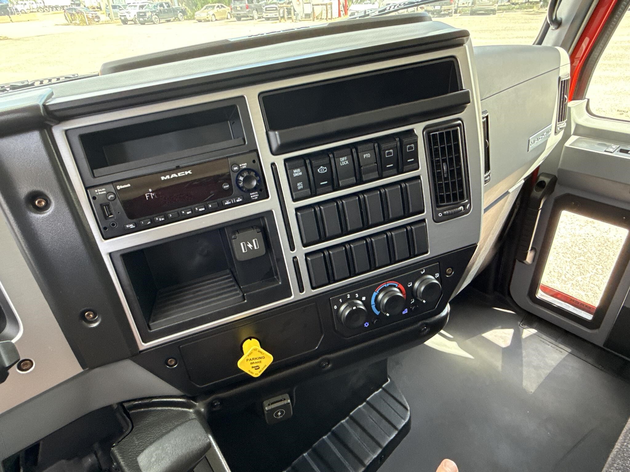 2027 Mack MD6