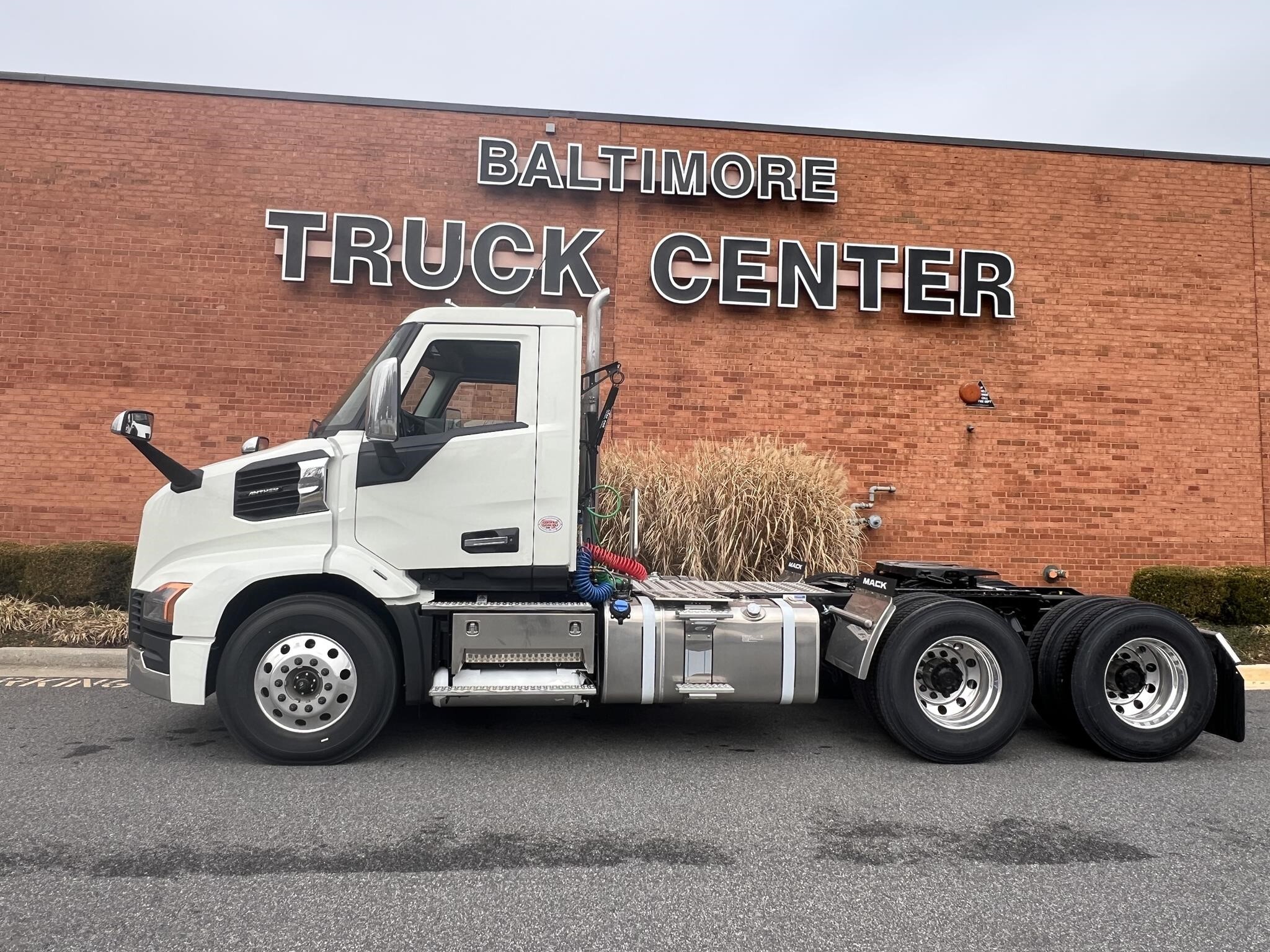 2027 Mack ANTHEM 64T