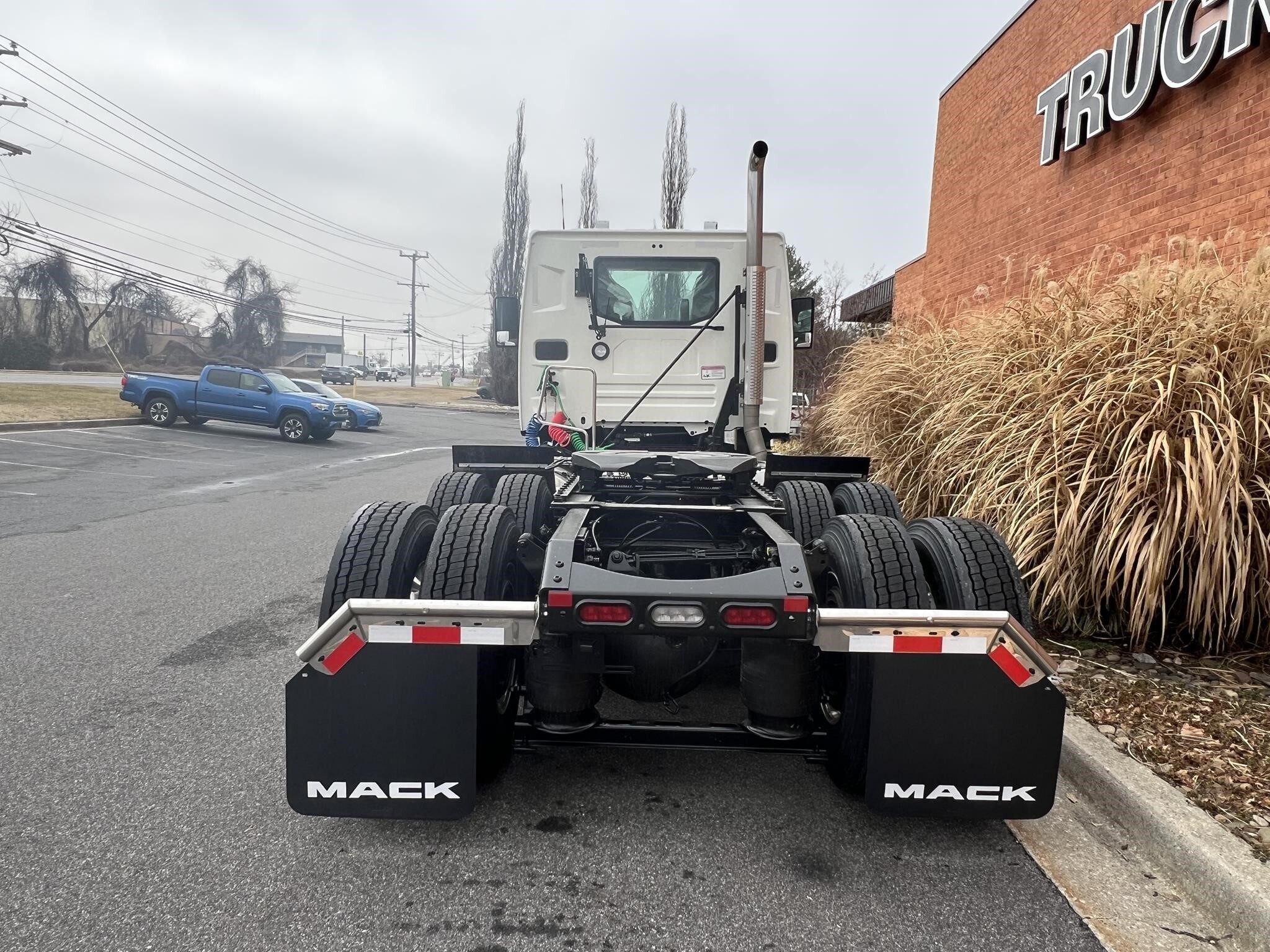 2027 Mack ANTHEM 64T