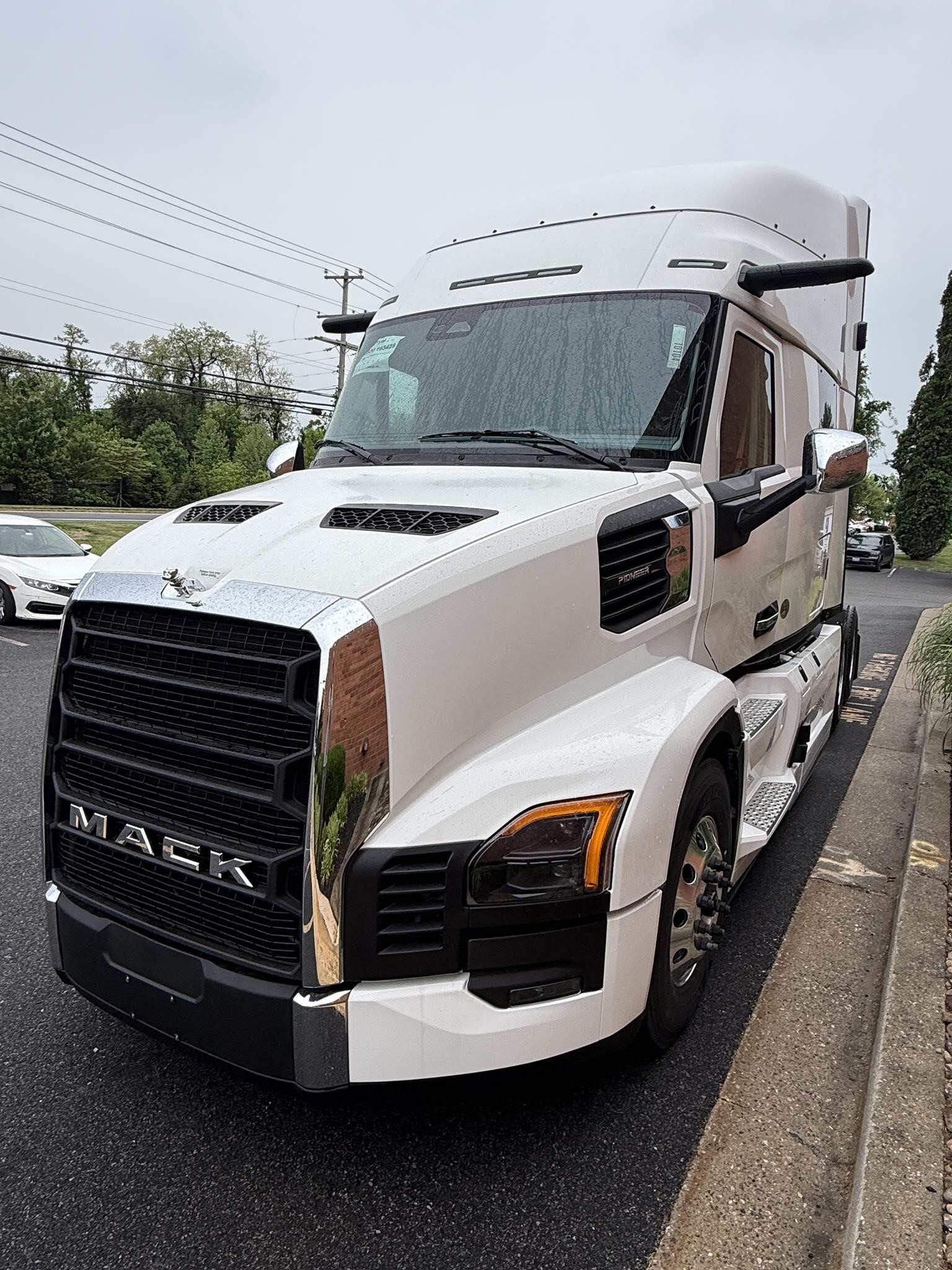 2027 Mack PIONEER