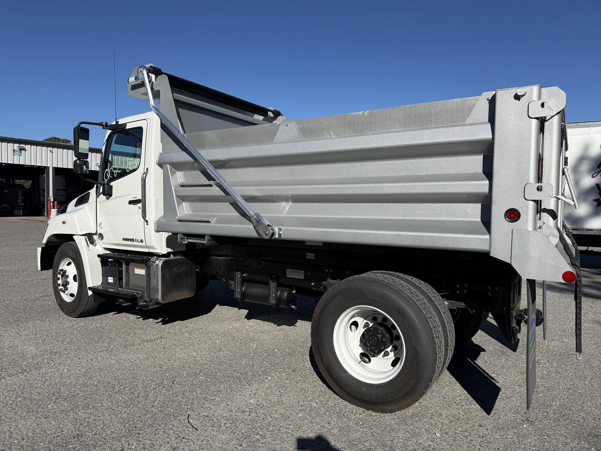 2027 Hino L6