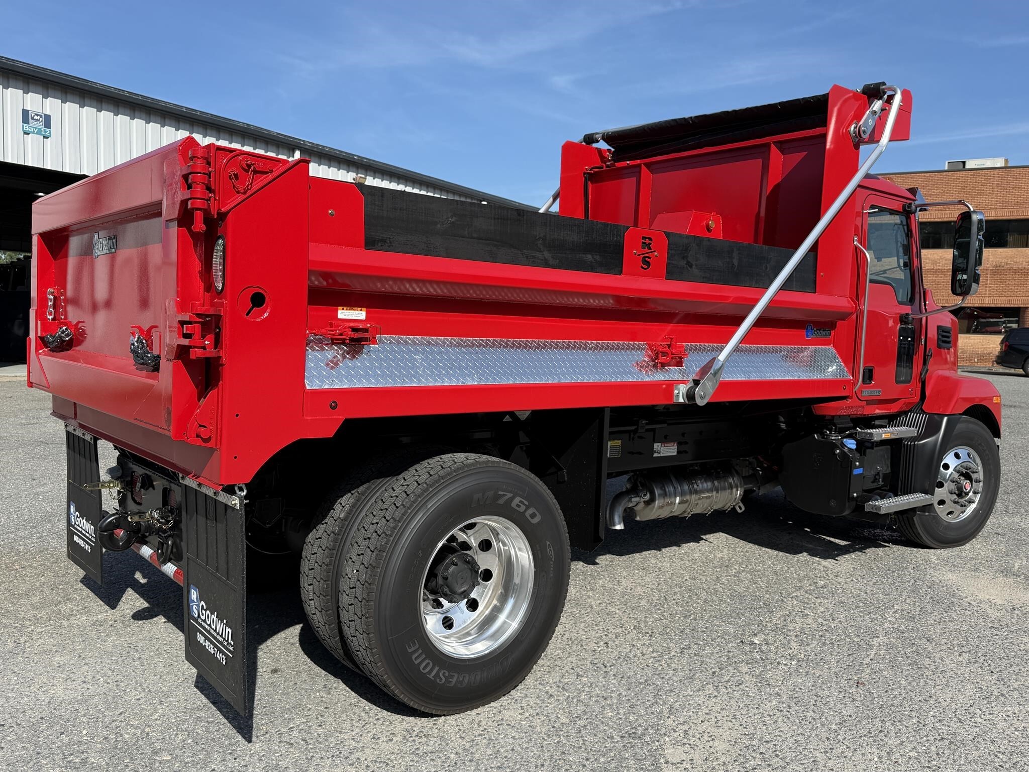 2027 Mack MD7