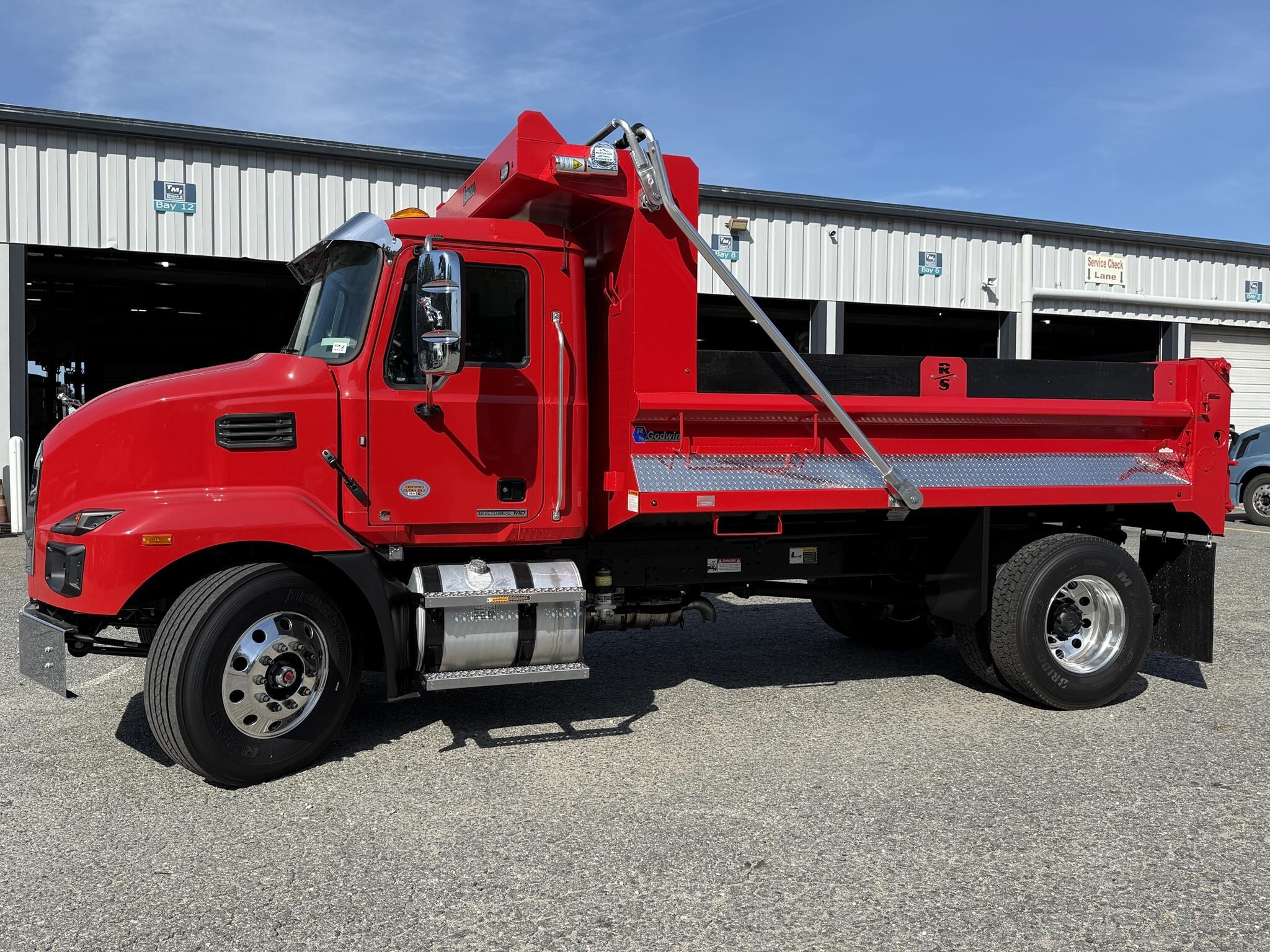 2027 Mack MD7