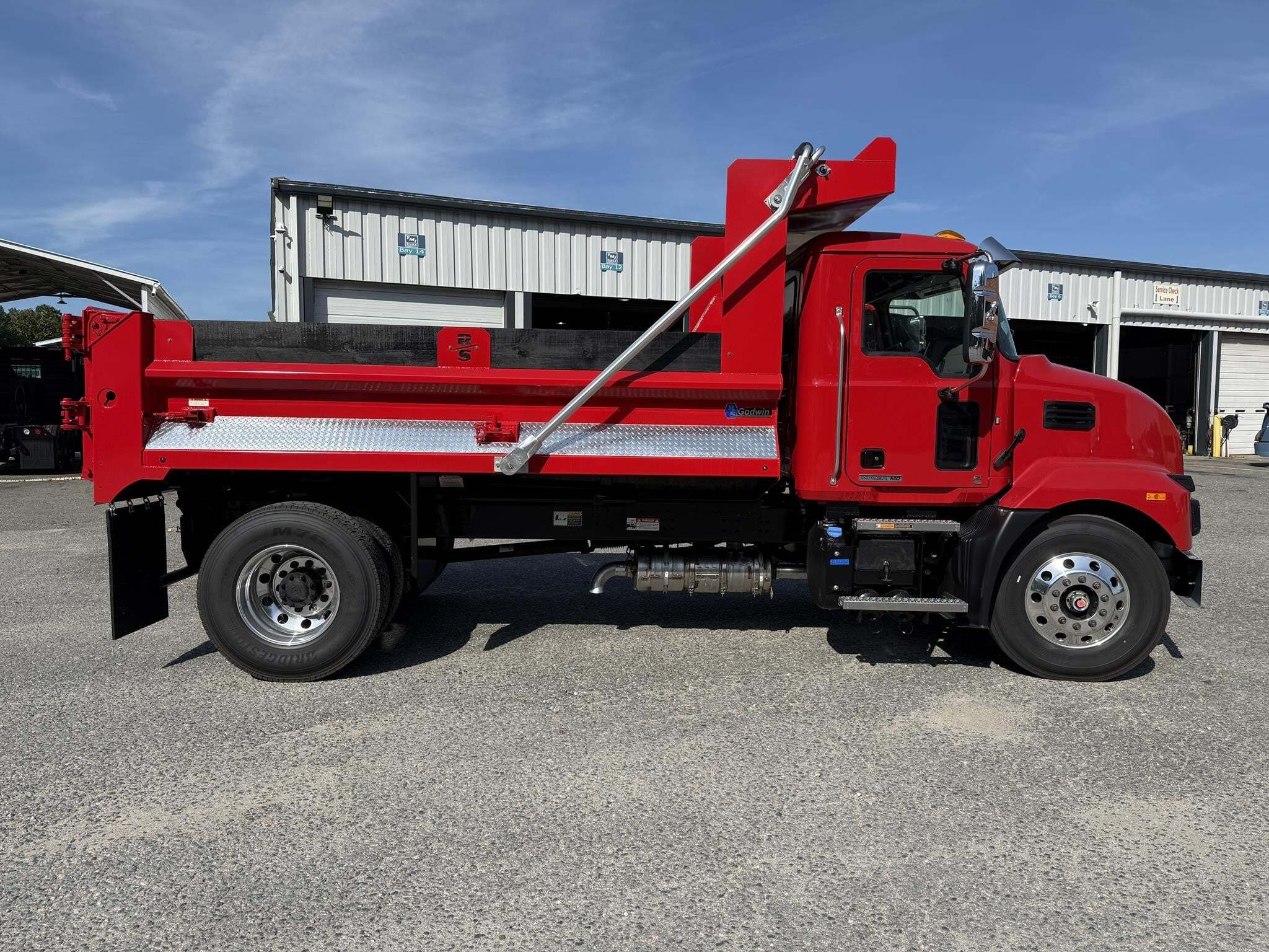 2027 Mack MD6