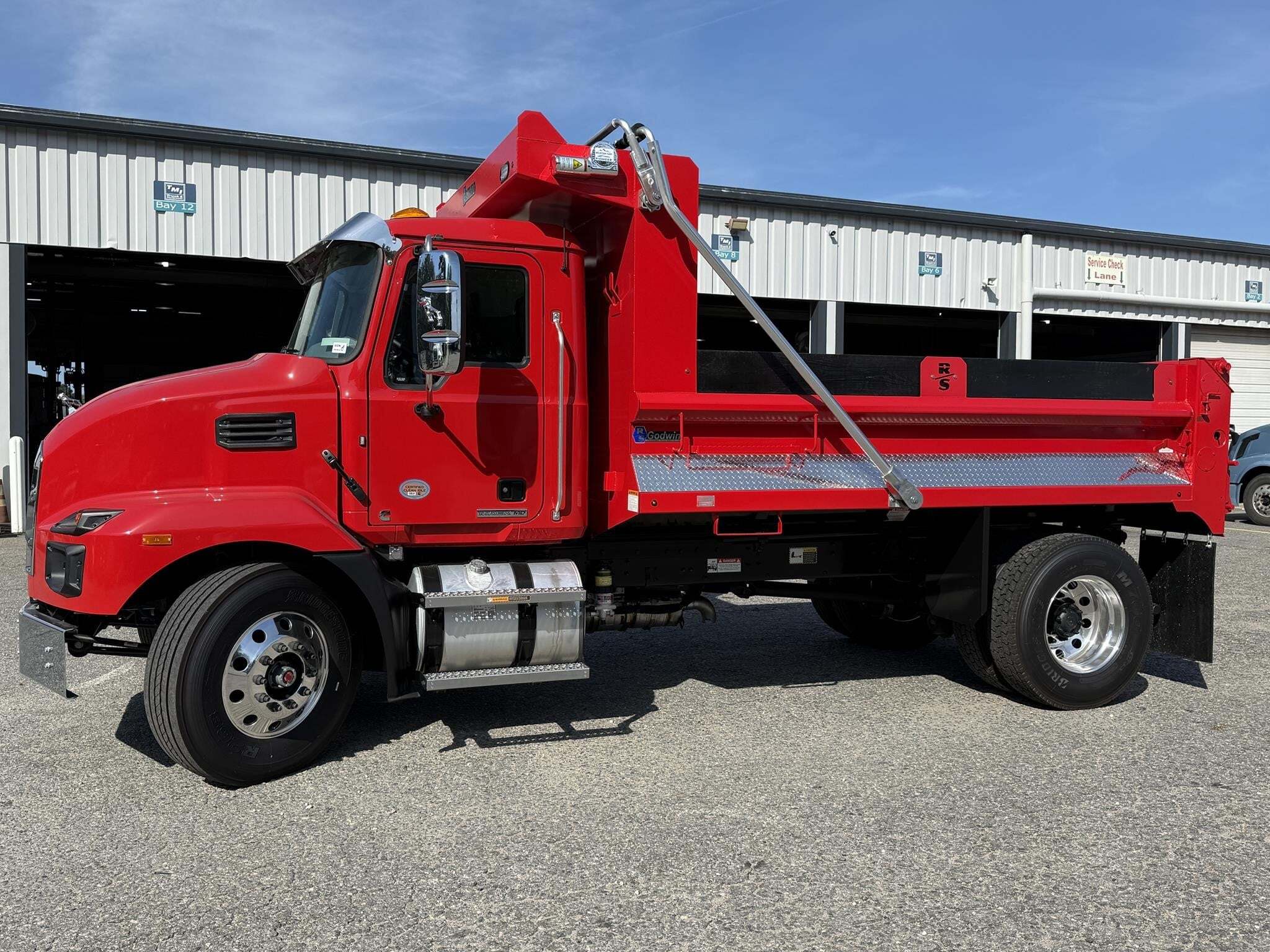 2027 Mack MD6