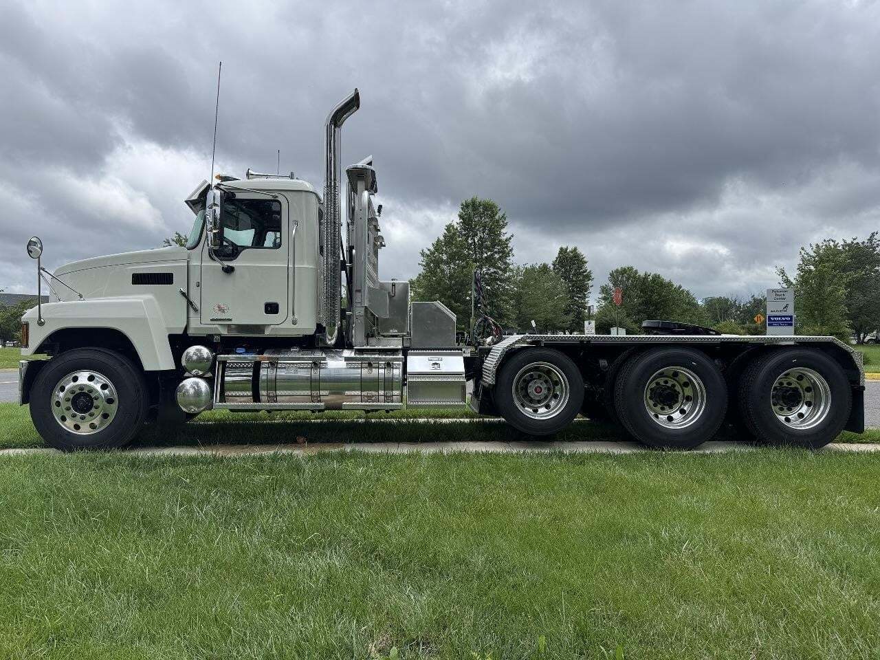 2025 Mack Pinnacle