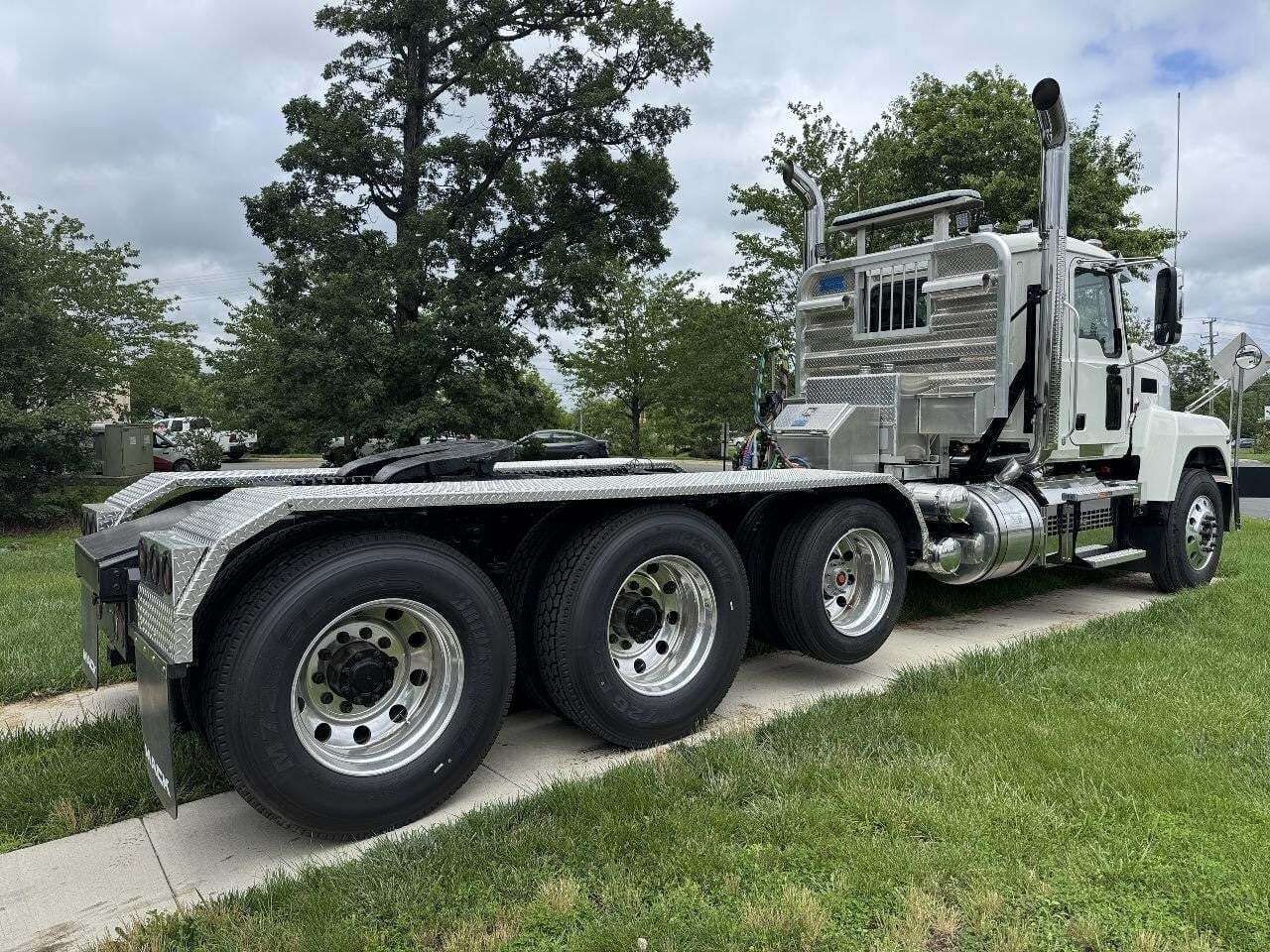 2025 Mack Pinnacle