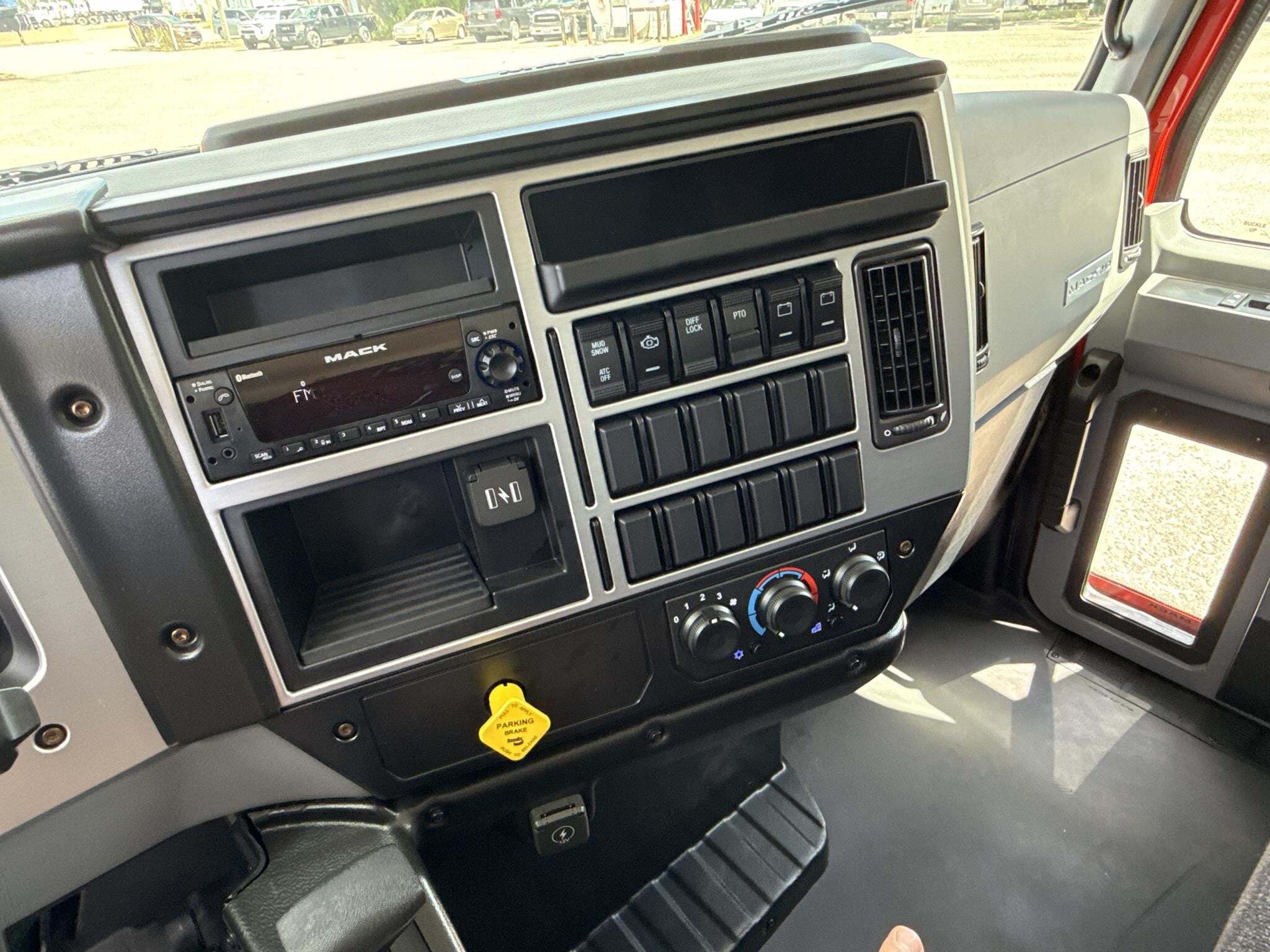 2027 Mack MD6