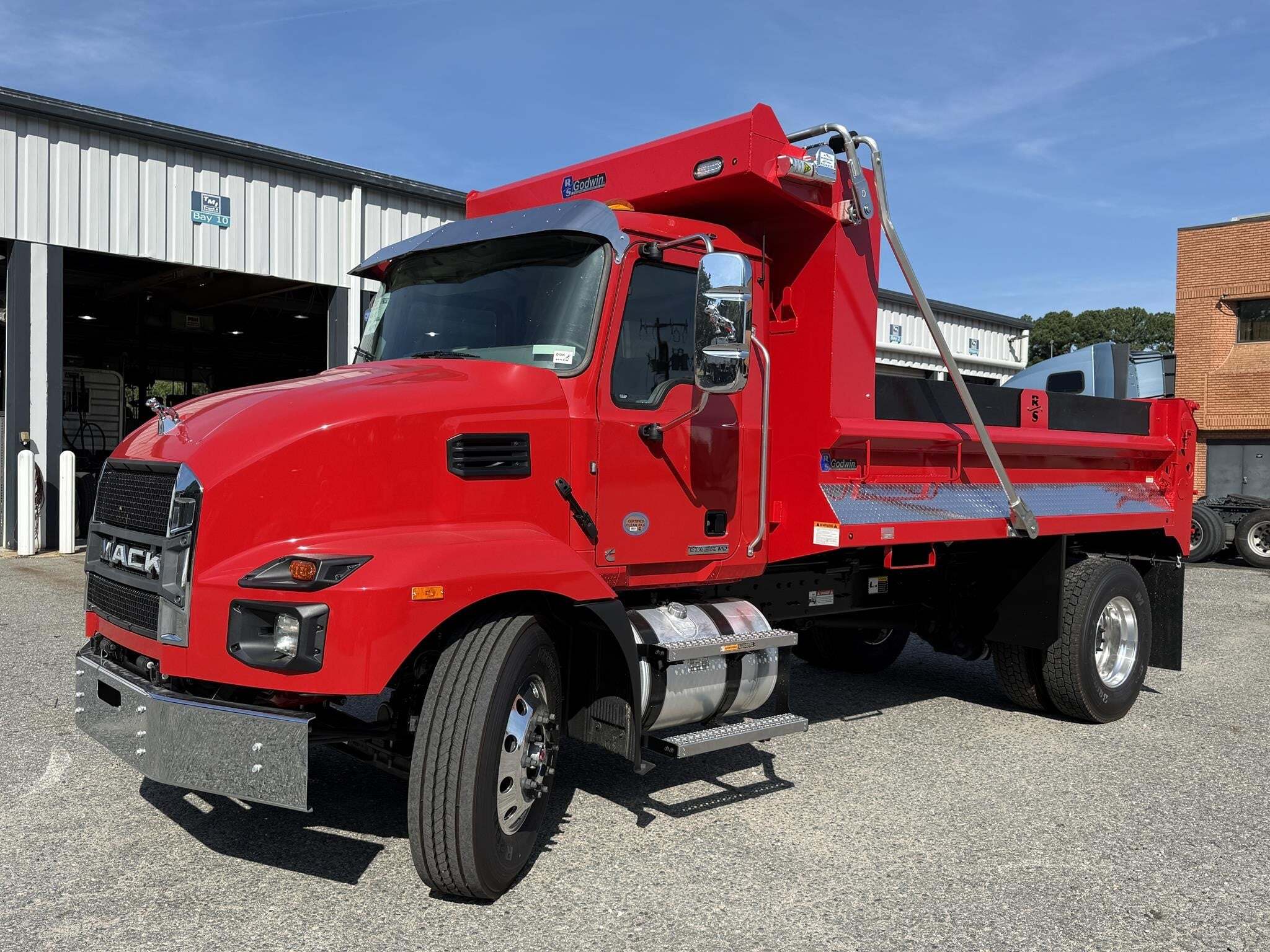 2027 Mack MD7