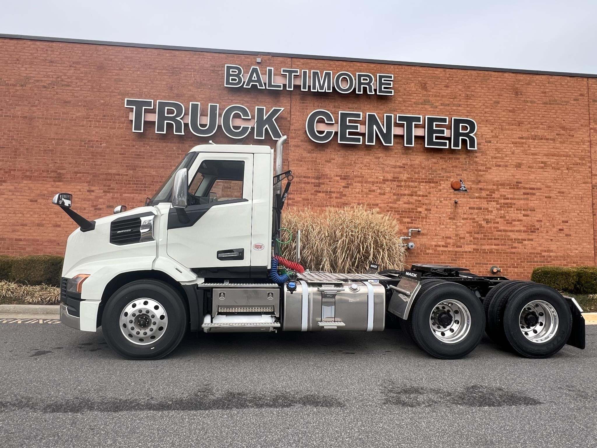 2027 Mack ANTHEM 64T