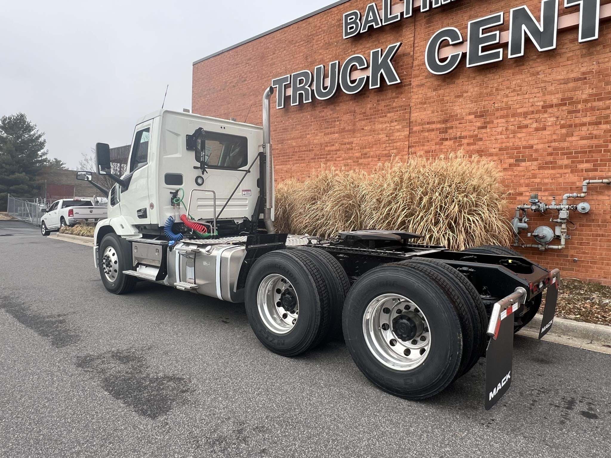 2027 Mack ANTHEM 64T