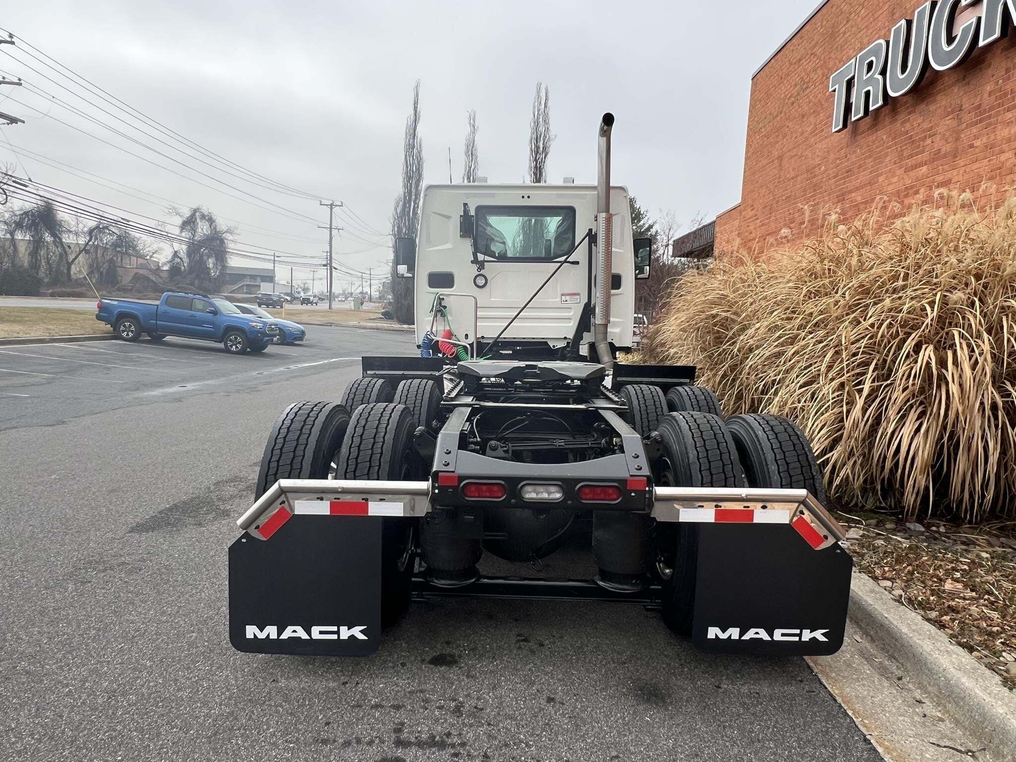 2027 Mack ANTHEM 64T