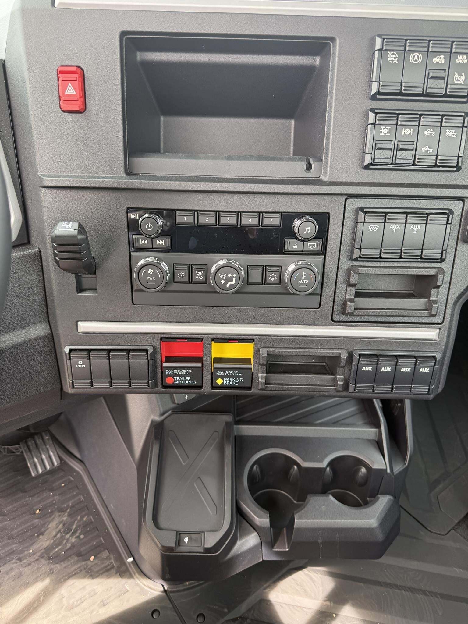 2027 Mack ANTHEM 64T