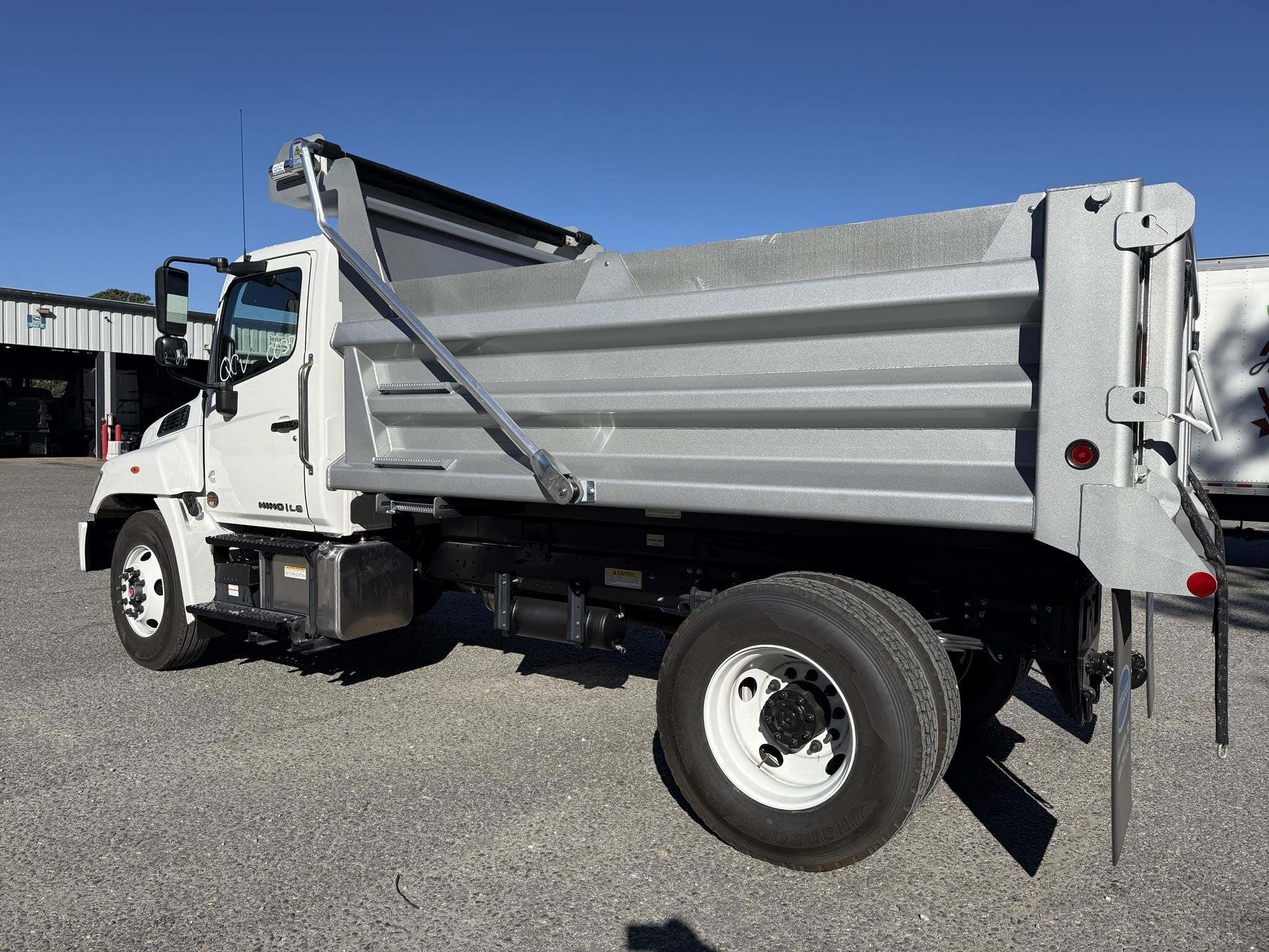 2027 Hino L6