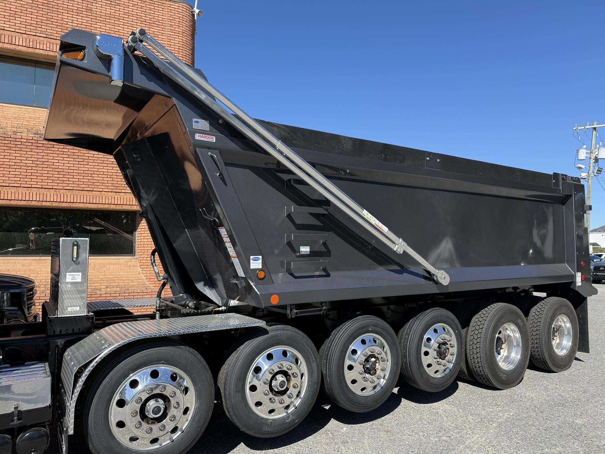 2027 Volvo VHD104F300