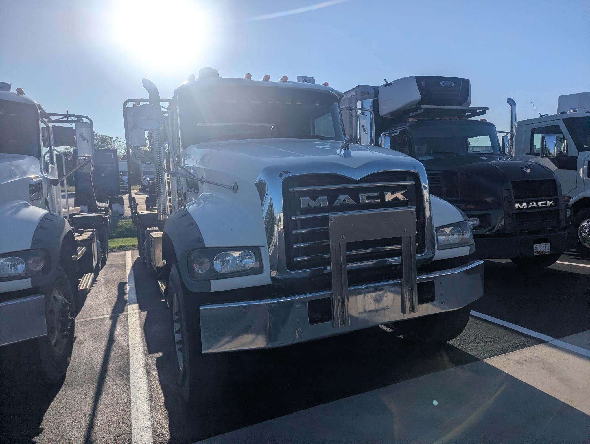 2016 Mack GRANITE GU713