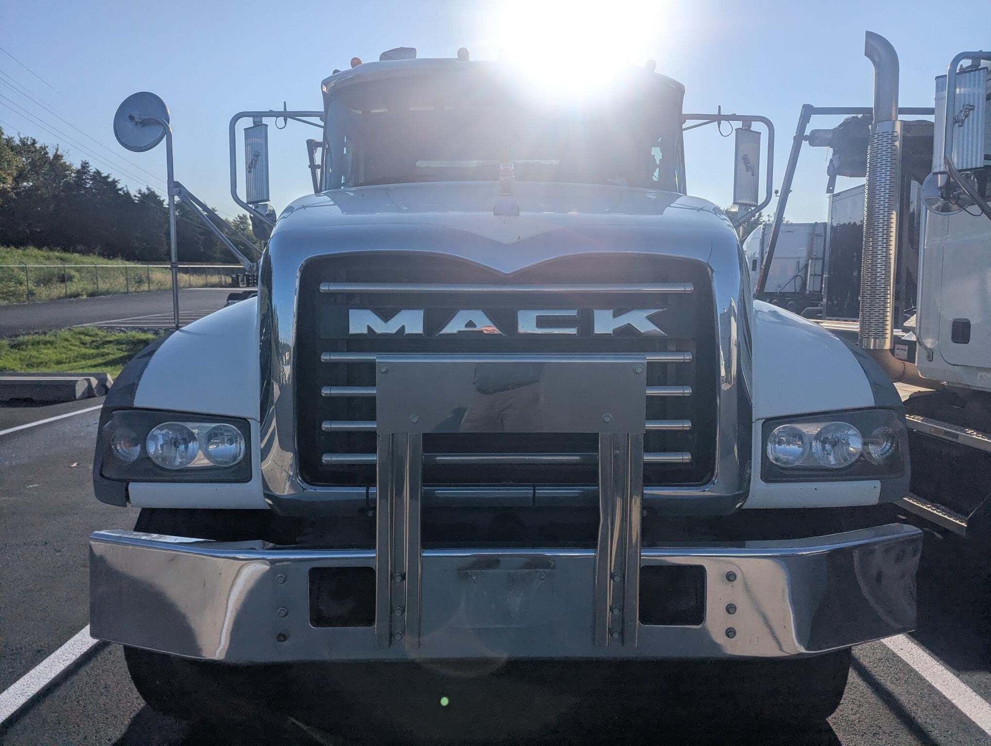 2016 Mack GRANITE GU713