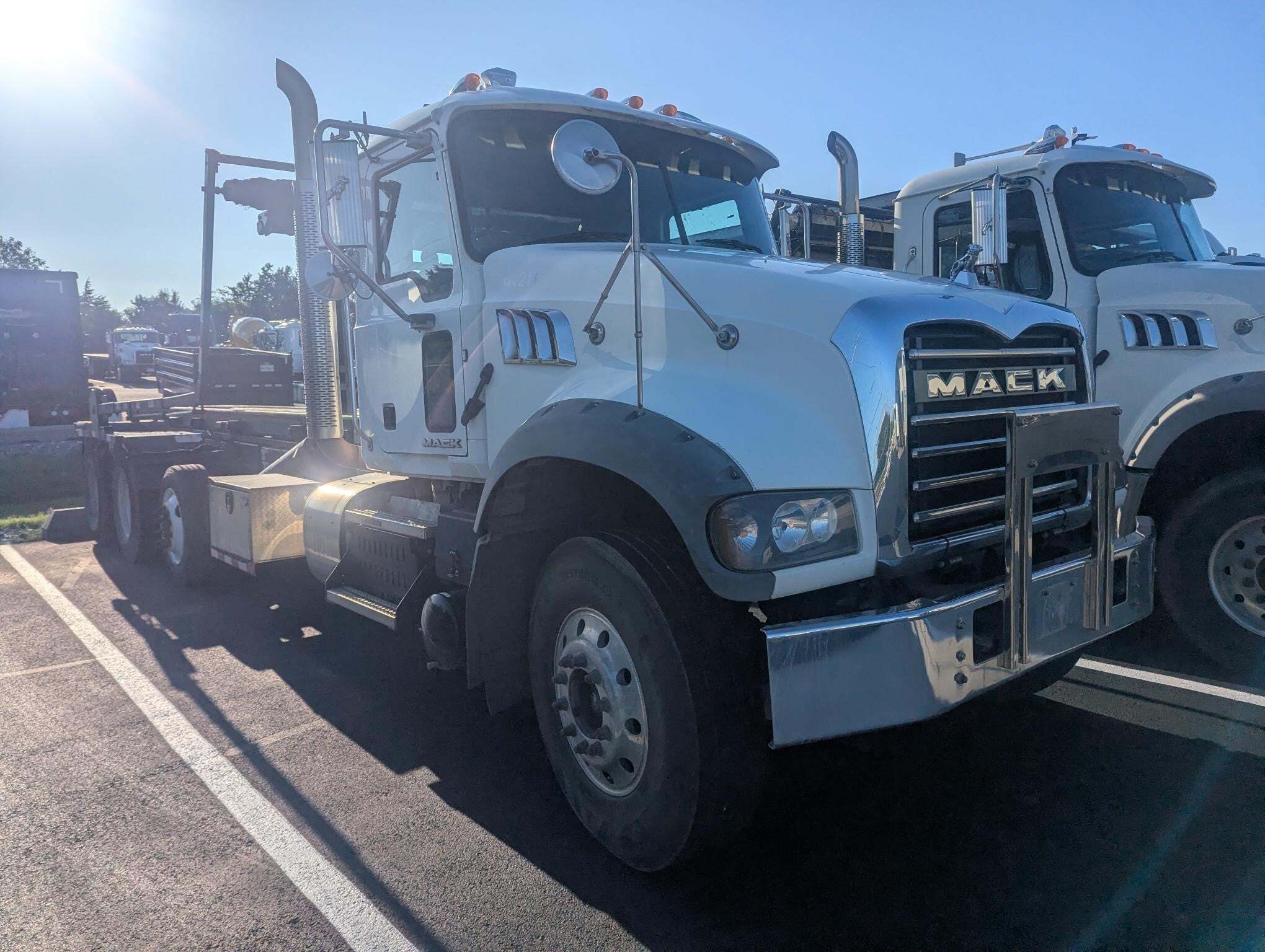 2016 Mack GRANITE GU713