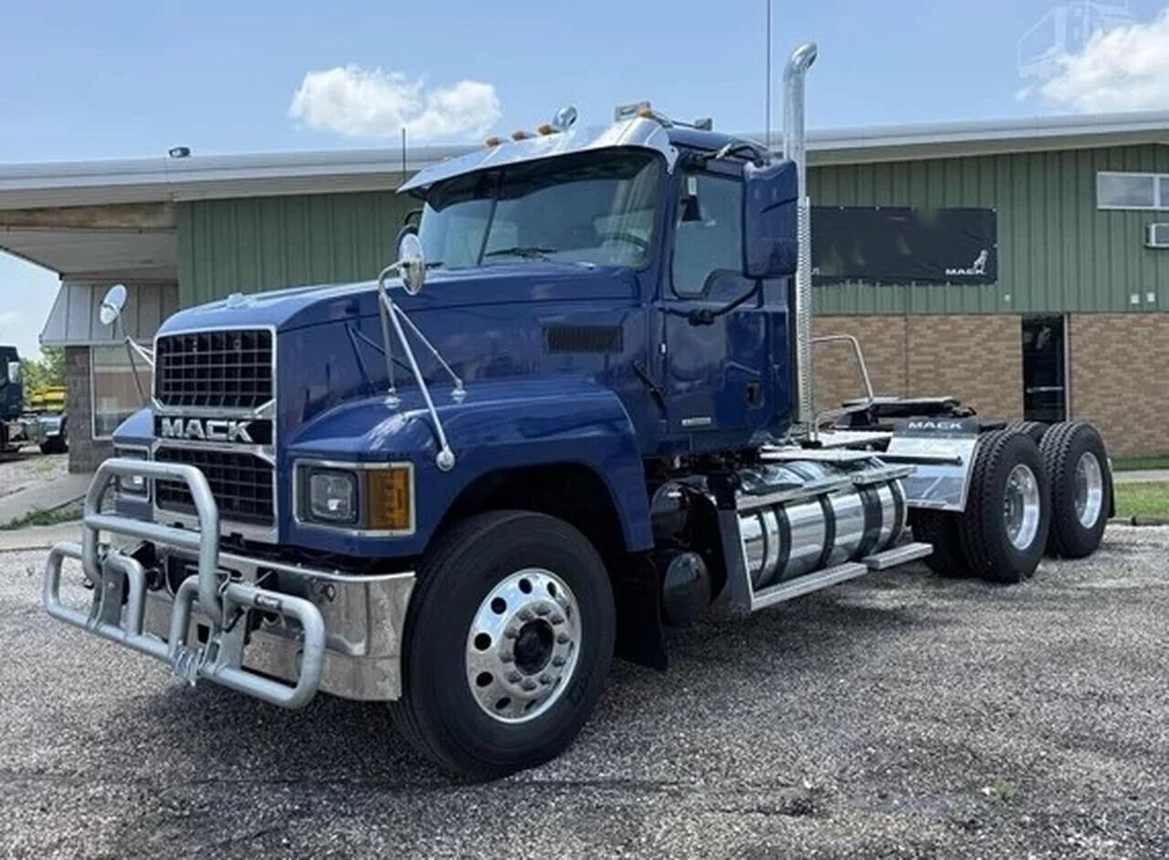 Photo of 2024 Mack PINNACLE