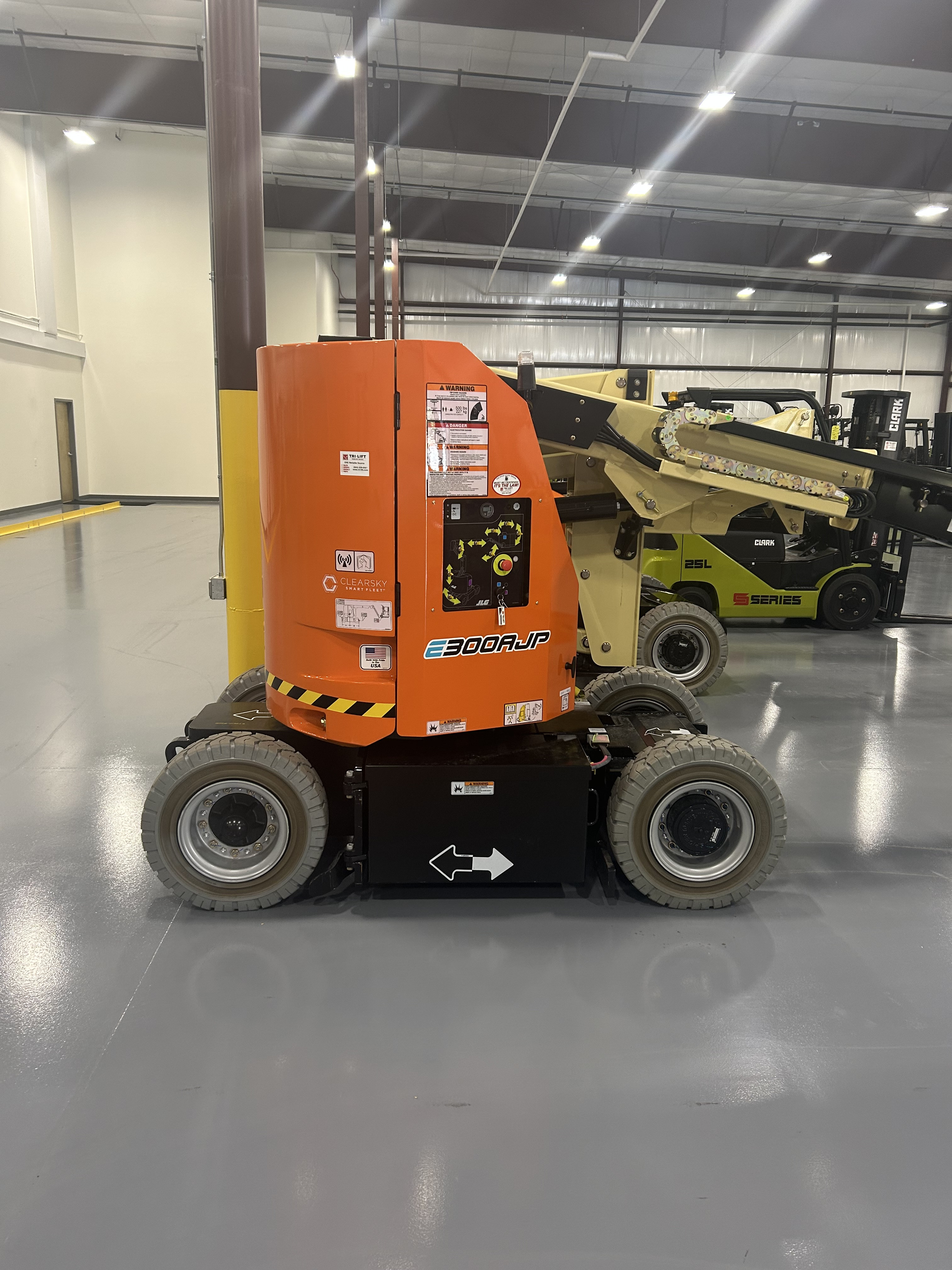 Photo of a 2025 JLG E300AJP