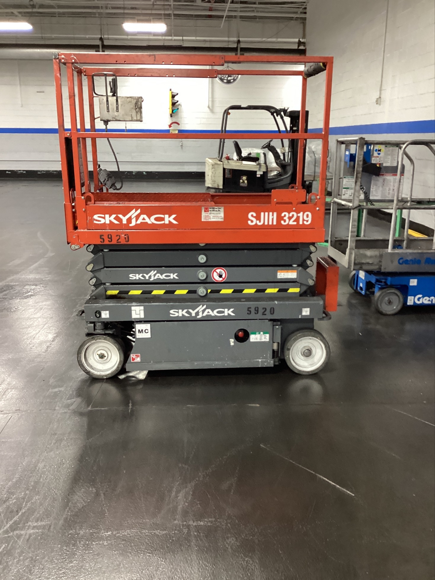 Photo of a 2019 Skyjack 3219