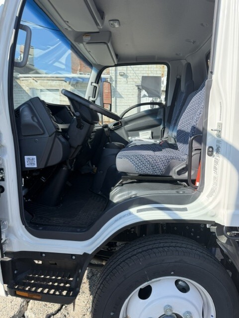 2025 Isuzu NRR
