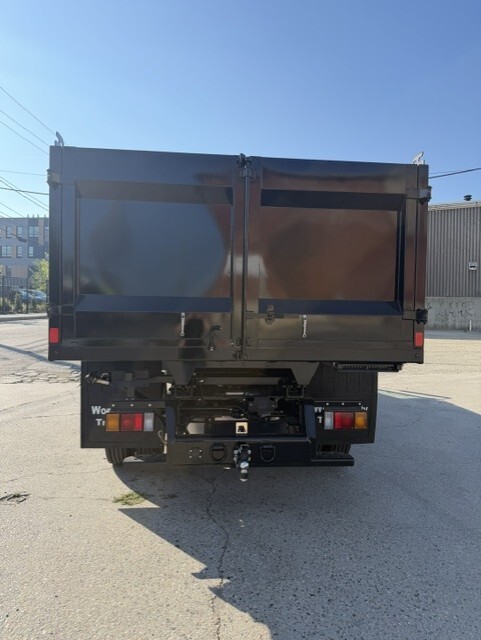 2025 Isuzu NRR