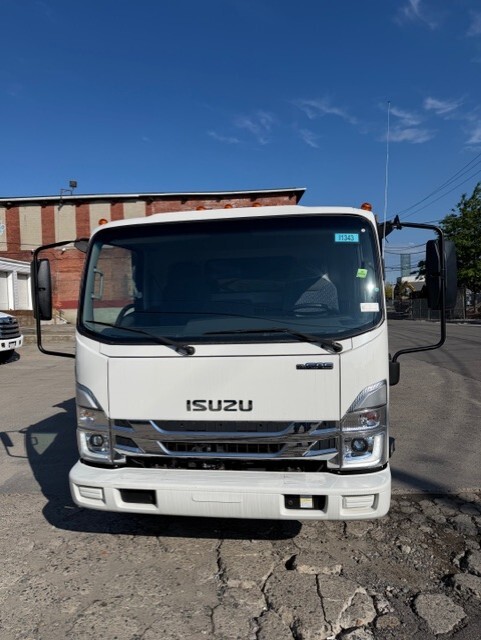 2025 Isuzu NRR