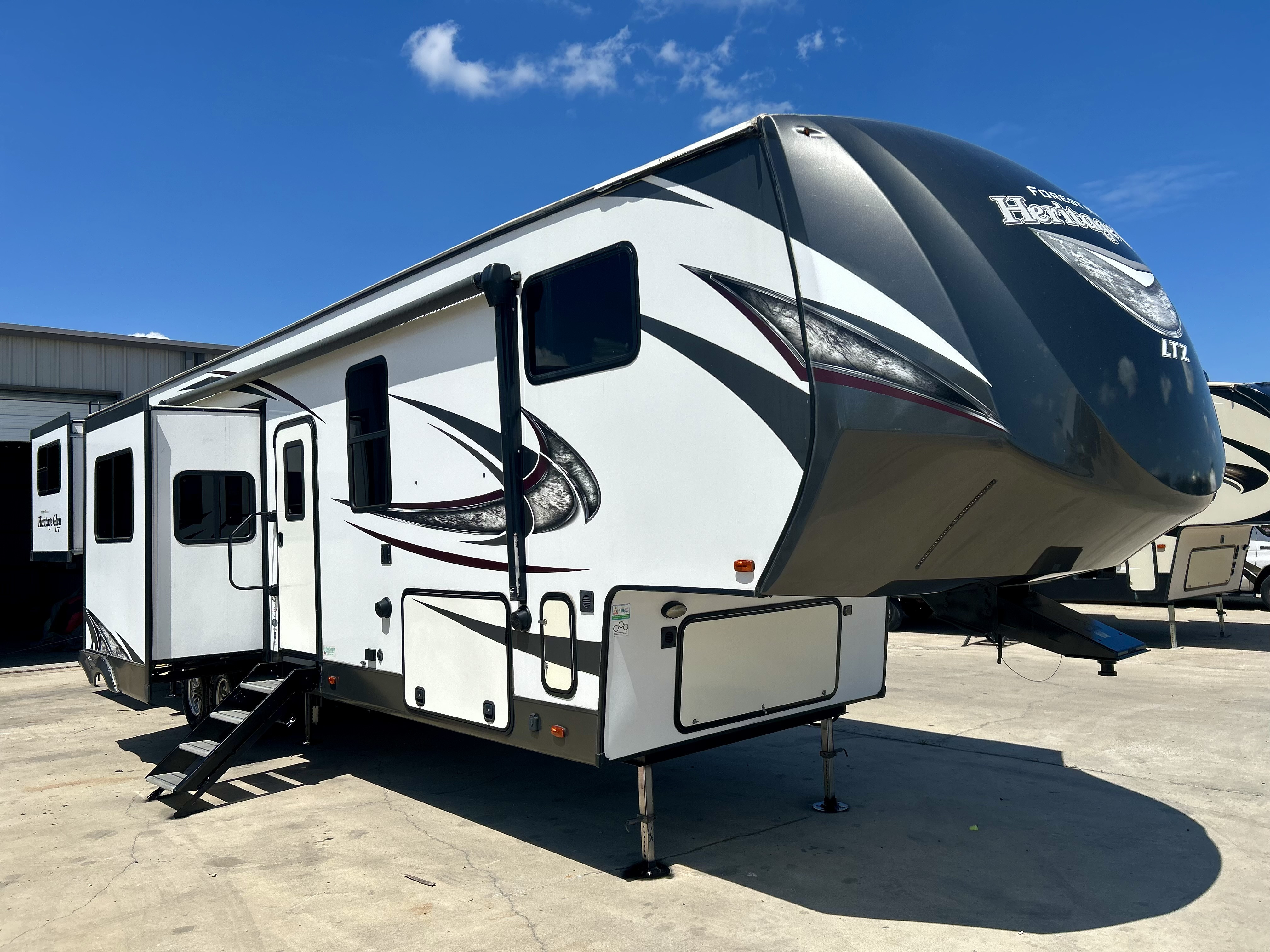 Used 2018 Forest River Wildwood Heritage Glen LTZ 372RD in Royse
