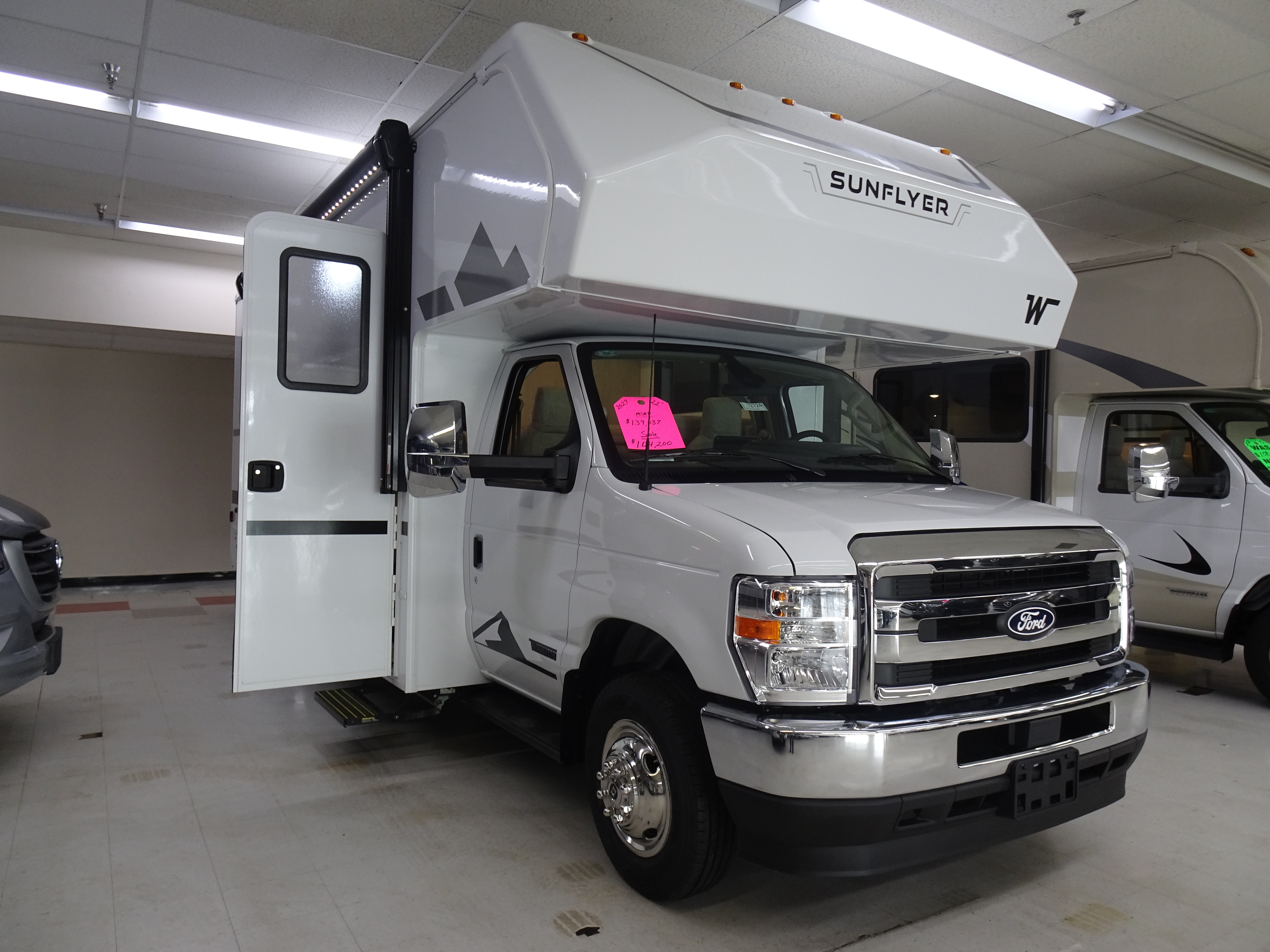 2027 Winnebago Sunflyer 22RS for Sale in Auburn, IN