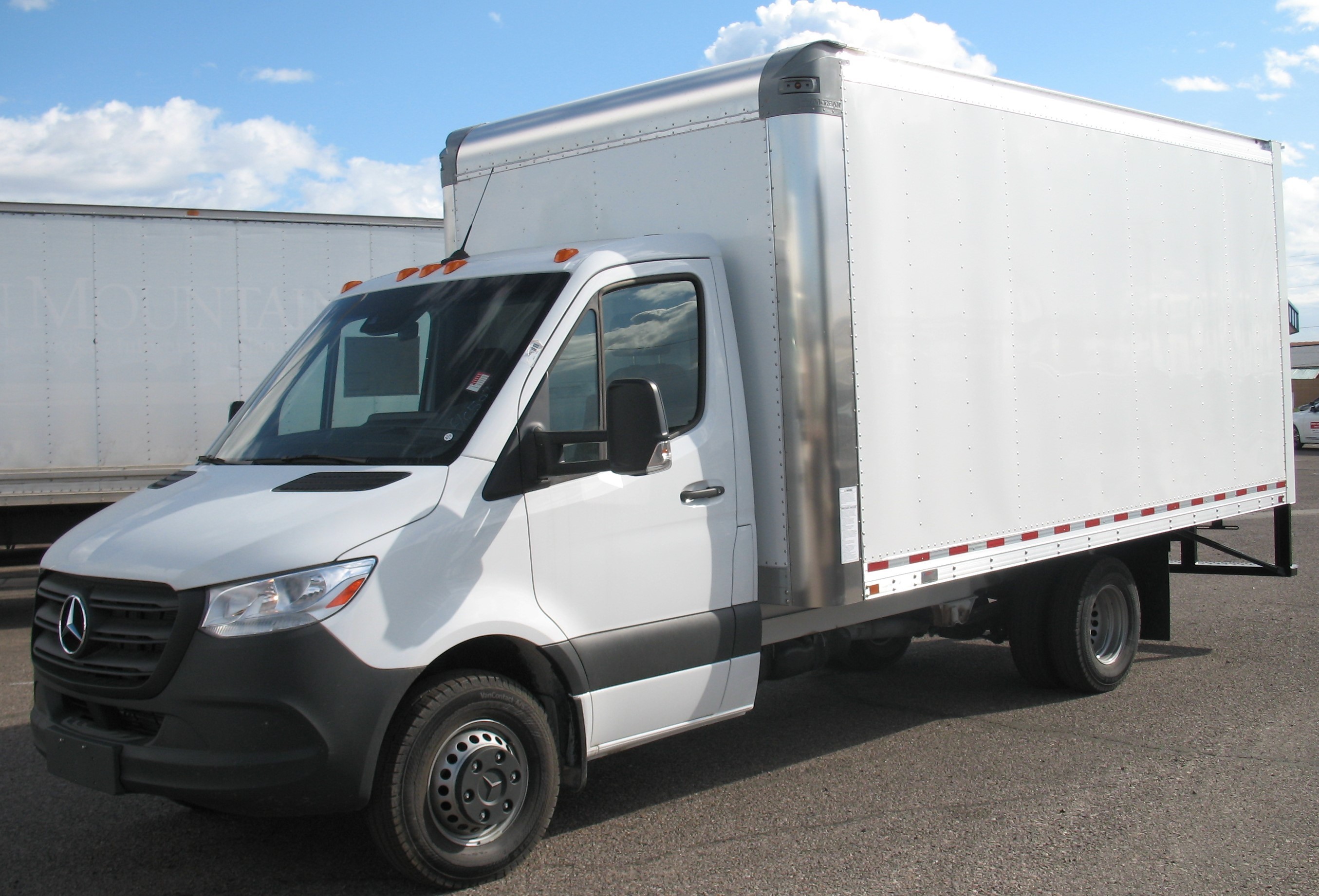 mercedes 3500 box truck