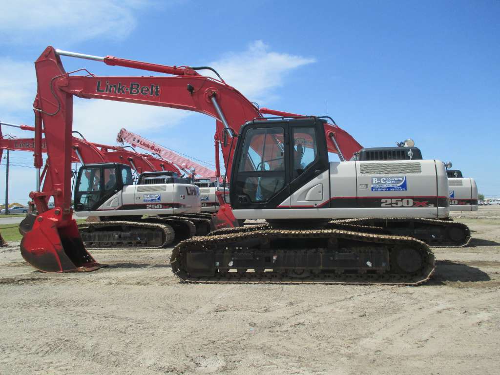 Used 2012 LinkBelt Excavators (LBX) 250 X3 in Corpus Christi, TX
