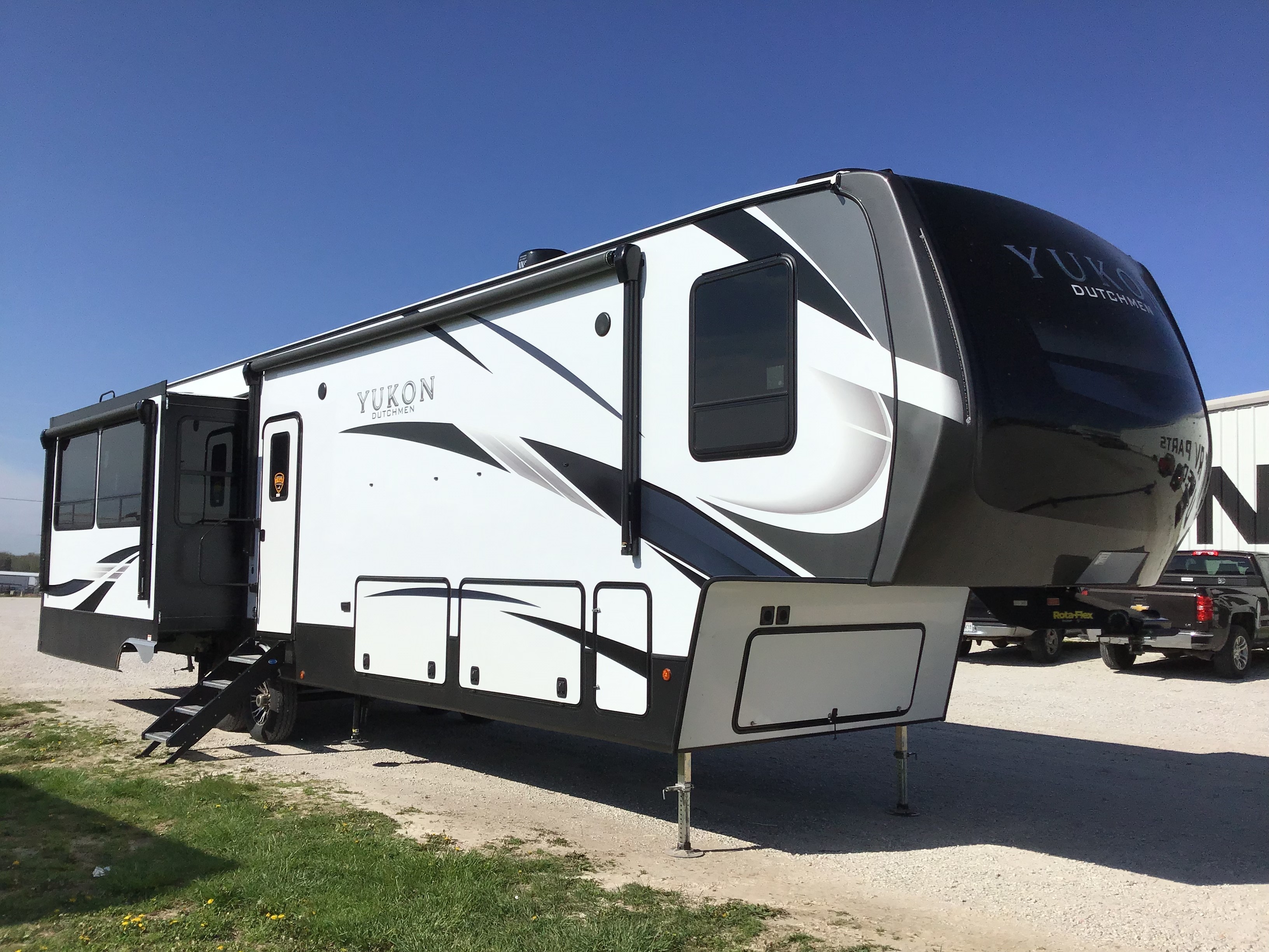 New 2021 Dutchmen Yukon 400RL in Carthage, MO