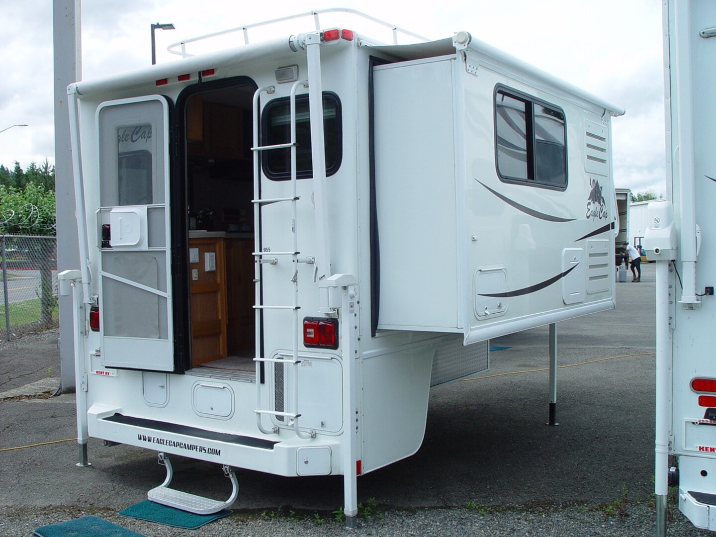 Used 08 Eagle Cap Model 955s In Kent Wa