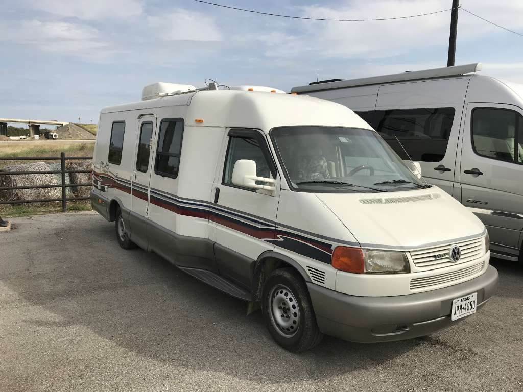 1999 Winnebago Rialta 1999 Winnebago Rialta Motorhome in Seguin TX